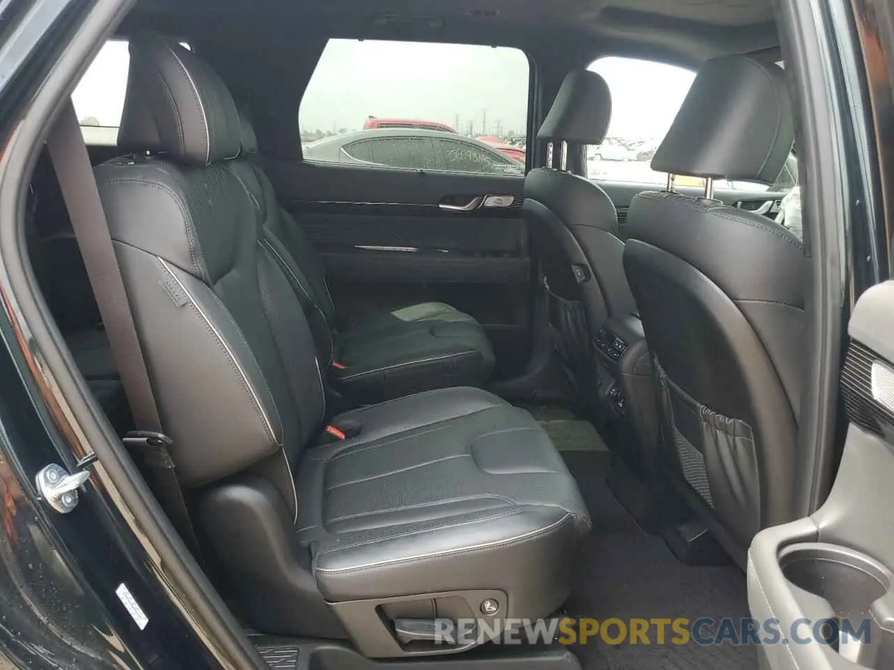 11 Photograph of a damaged car KM8R7DGE8RU656184 HYUNDAI PALISADE 2024
