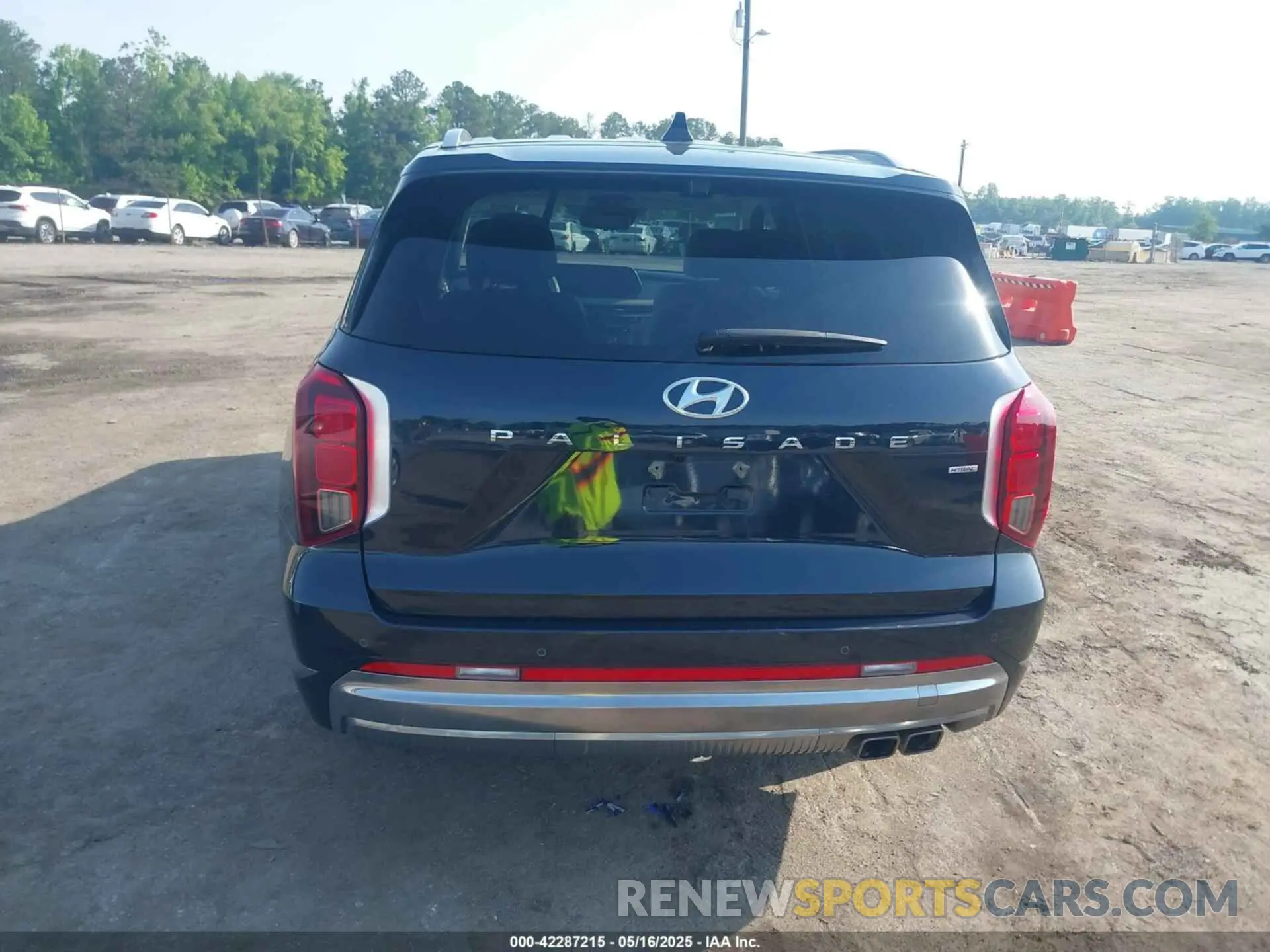 17 Photograph of a damaged car KM8R7DGE8RU690142 HYUNDAI PALISADE 2024