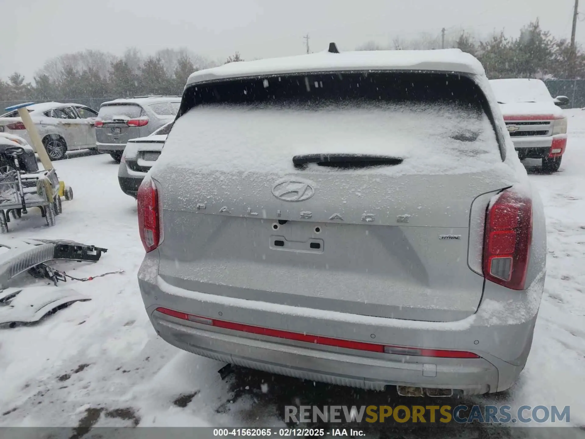 17 Photograph of a damaged car KM8R7DGE9RU683636 HYUNDAI PALISADE 2024