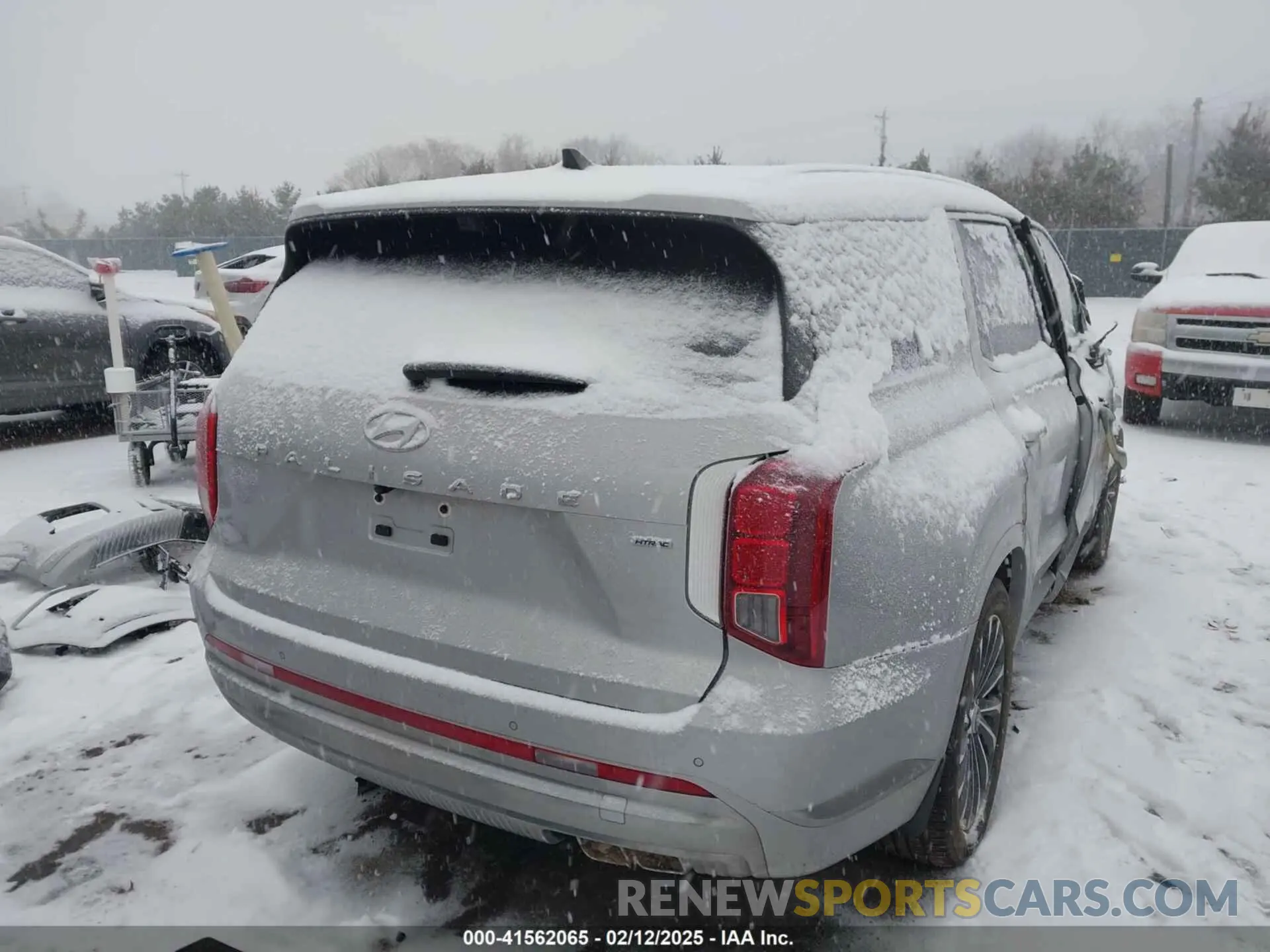 4 Photograph of a damaged car KM8R7DGE9RU683636 HYUNDAI PALISADE 2024