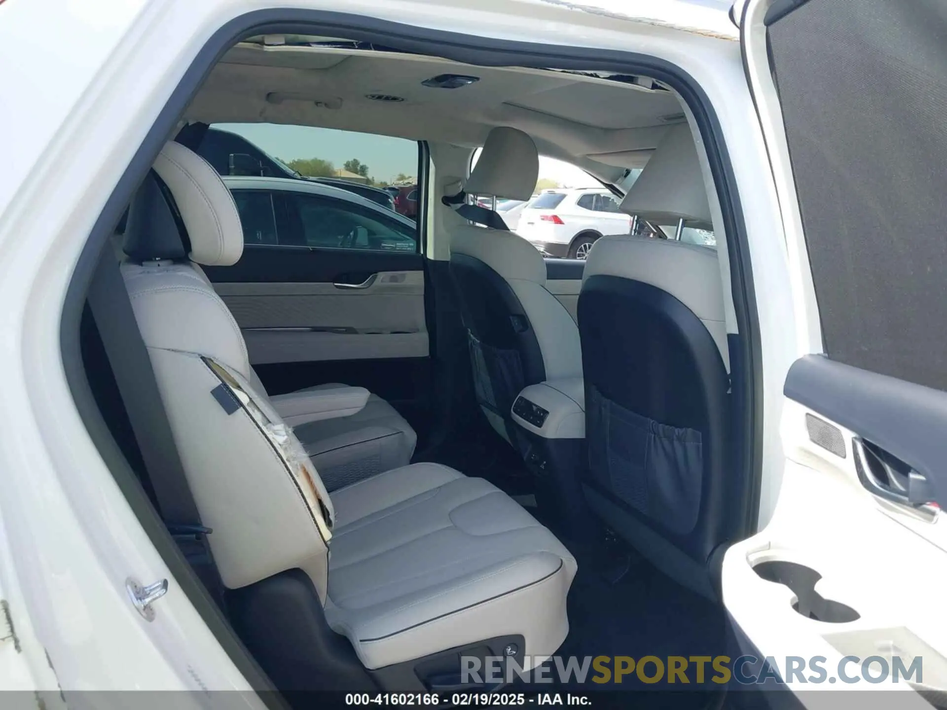 8 Photograph of a damaged car KM8R7DGE9RU702184 HYUNDAI PALISADE 2024