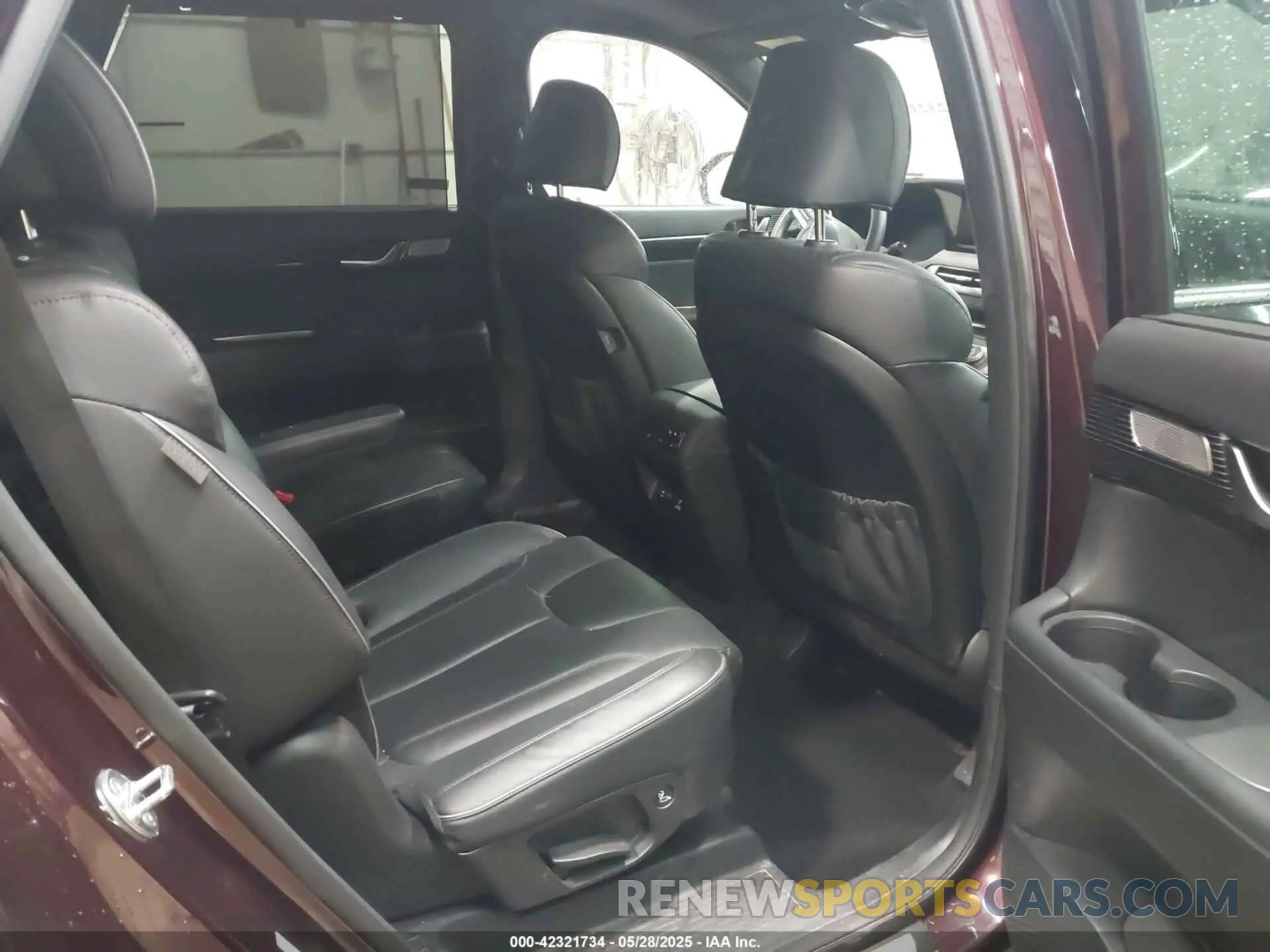 8 Photograph of a damaged car KM8R7DGE9RU768864 HYUNDAI PALISADE 2024