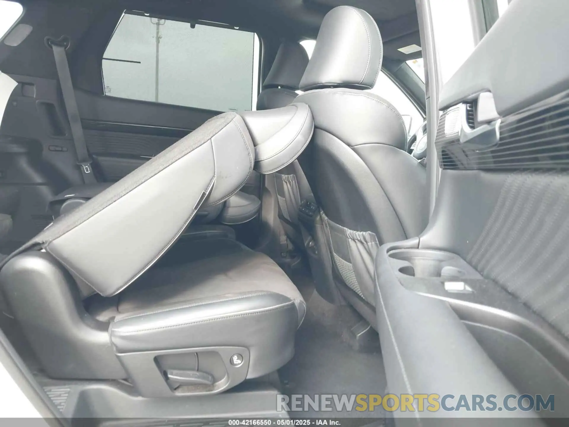 8 Photograph of a damaged car KM8R7DGEXRU712111 HYUNDAI PALISADE 2024