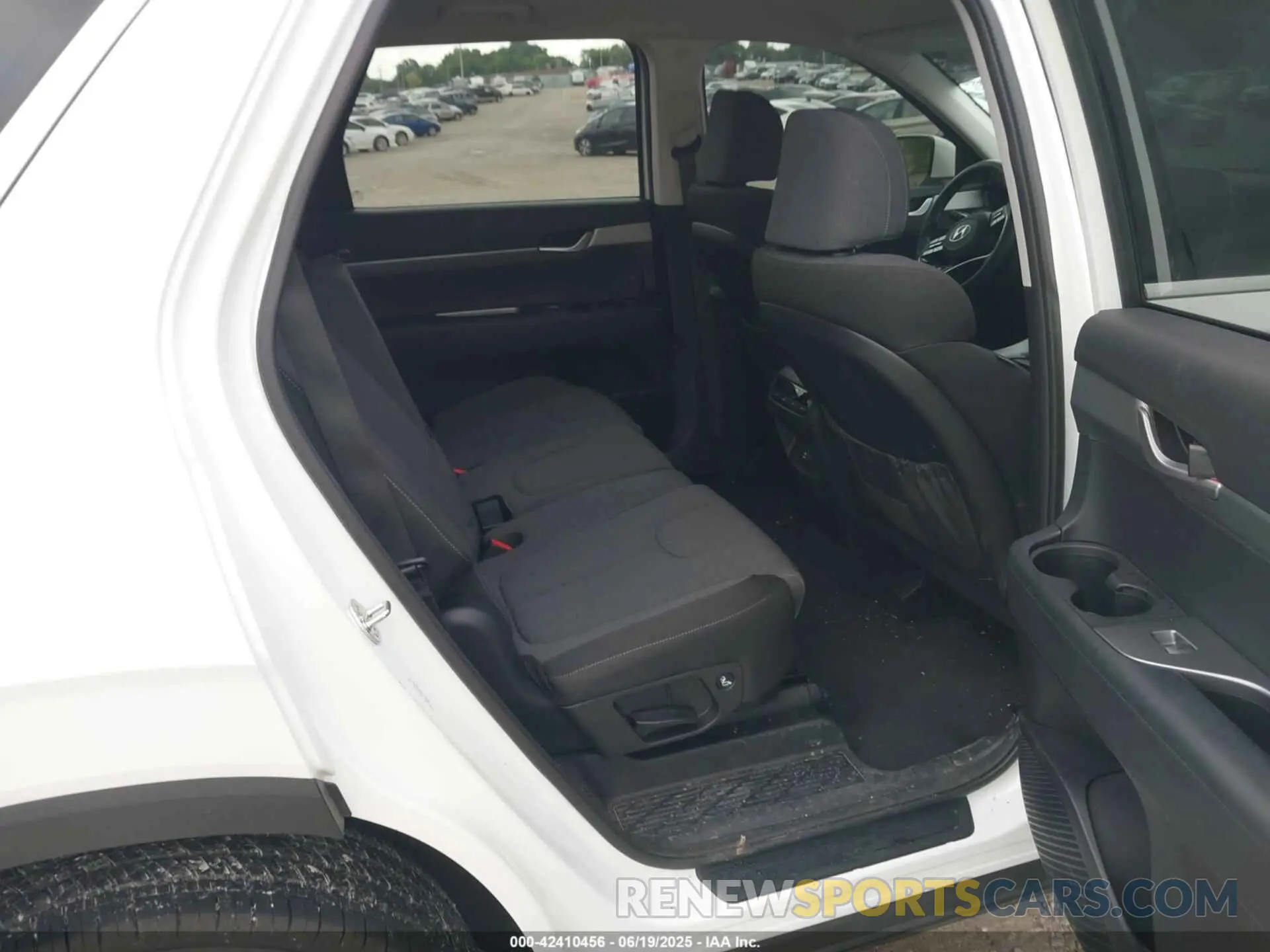 8 Photograph of a damaged car KM8R14GE8SU878599 HYUNDAI PALISADE 2025