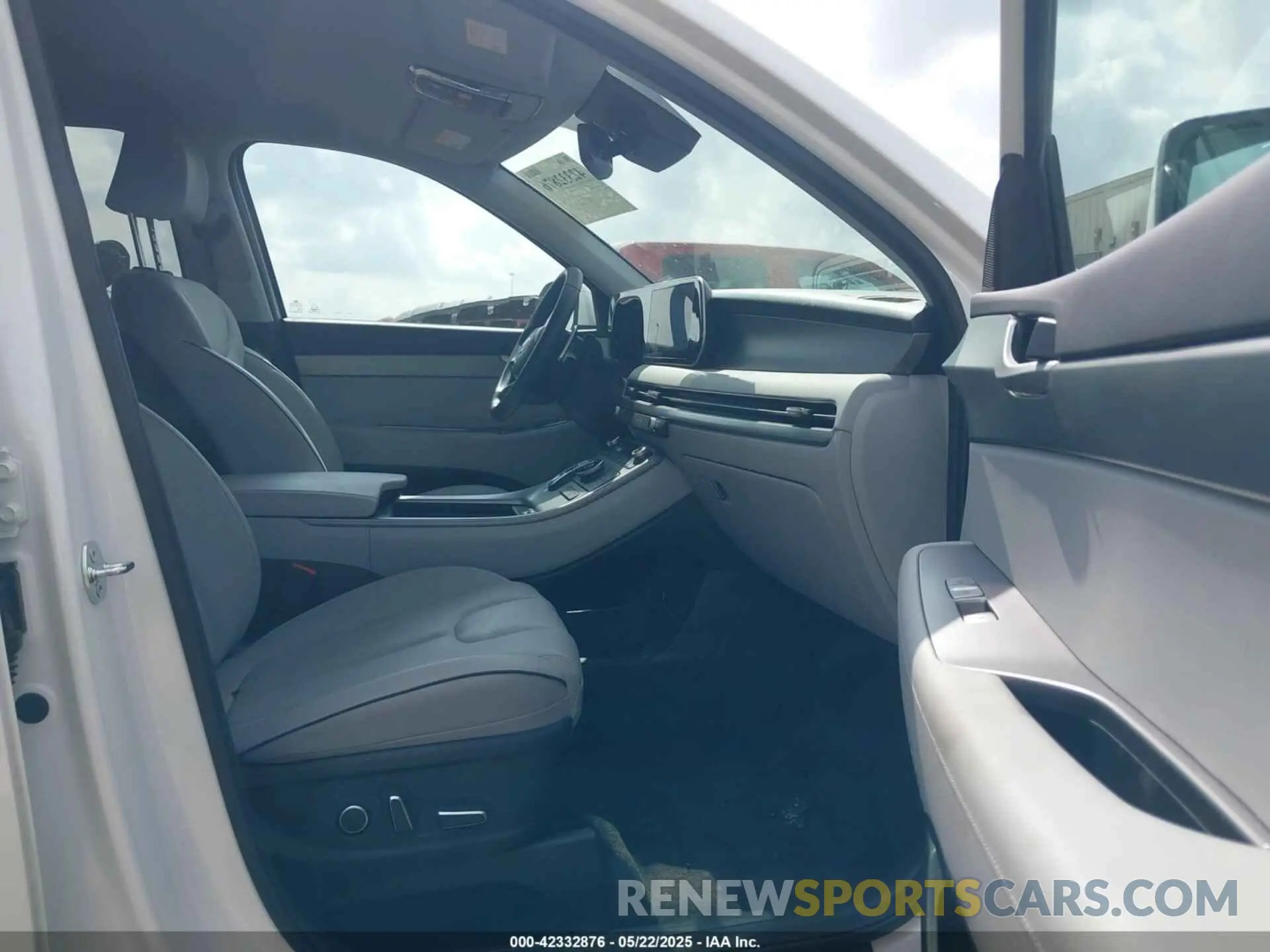 5 Photograph of a damaged car KM8R24GE4SU831034 HYUNDAI PALISADE 2025