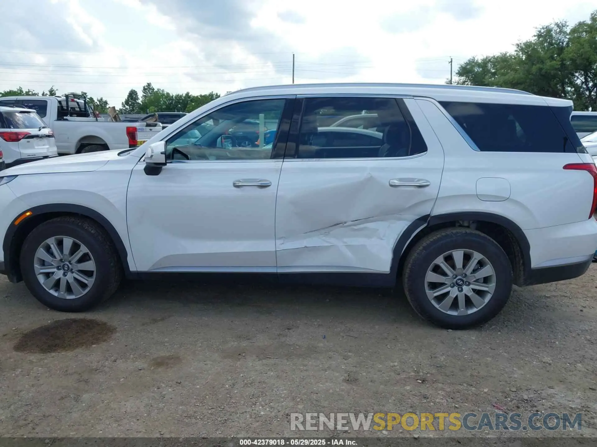13 Photograph of a damaged car KM8R24GE6SU904677 HYUNDAI PALISADE 2025