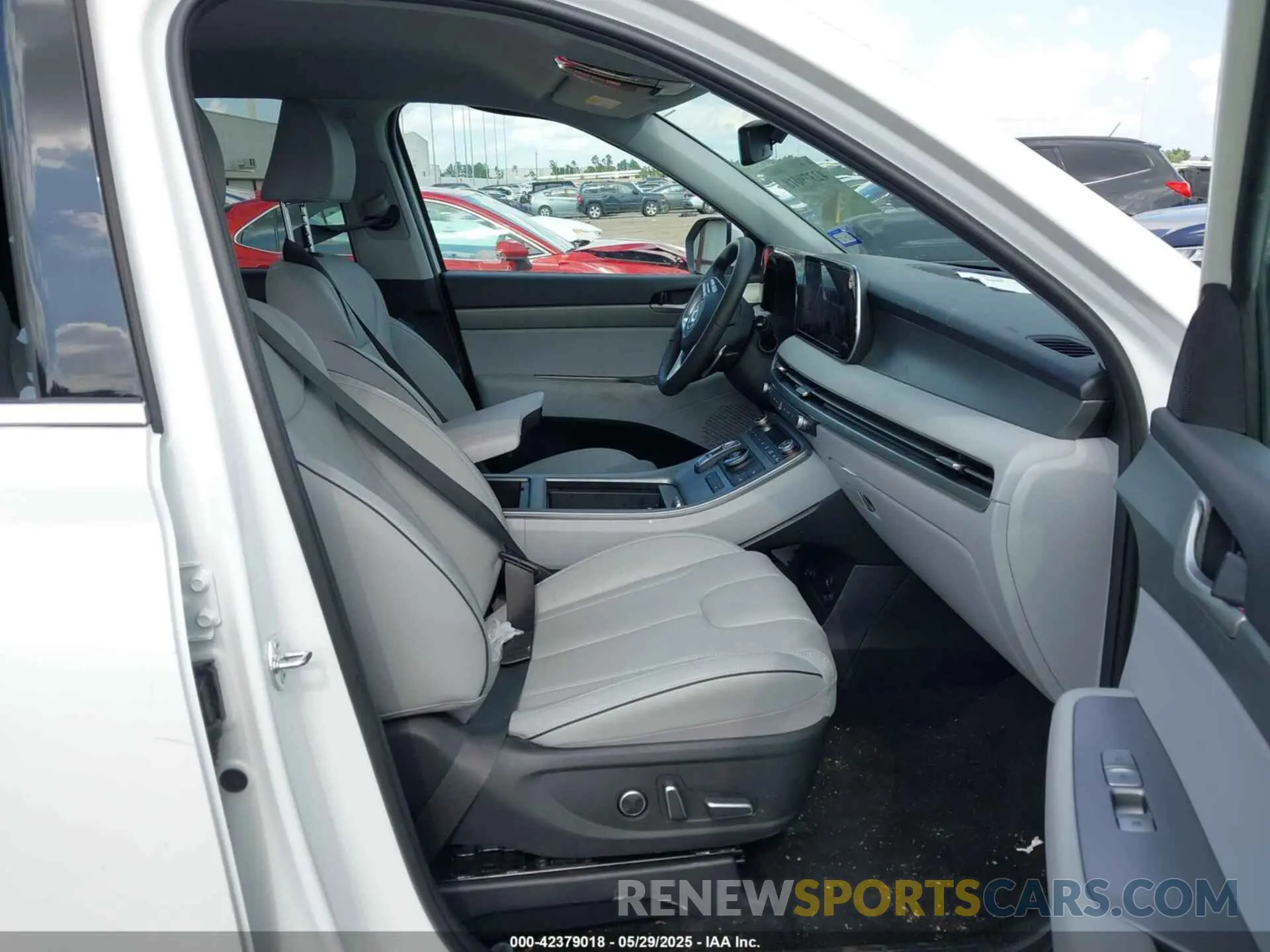 5 Photograph of a damaged car KM8R24GE6SU904677 HYUNDAI PALISADE 2025