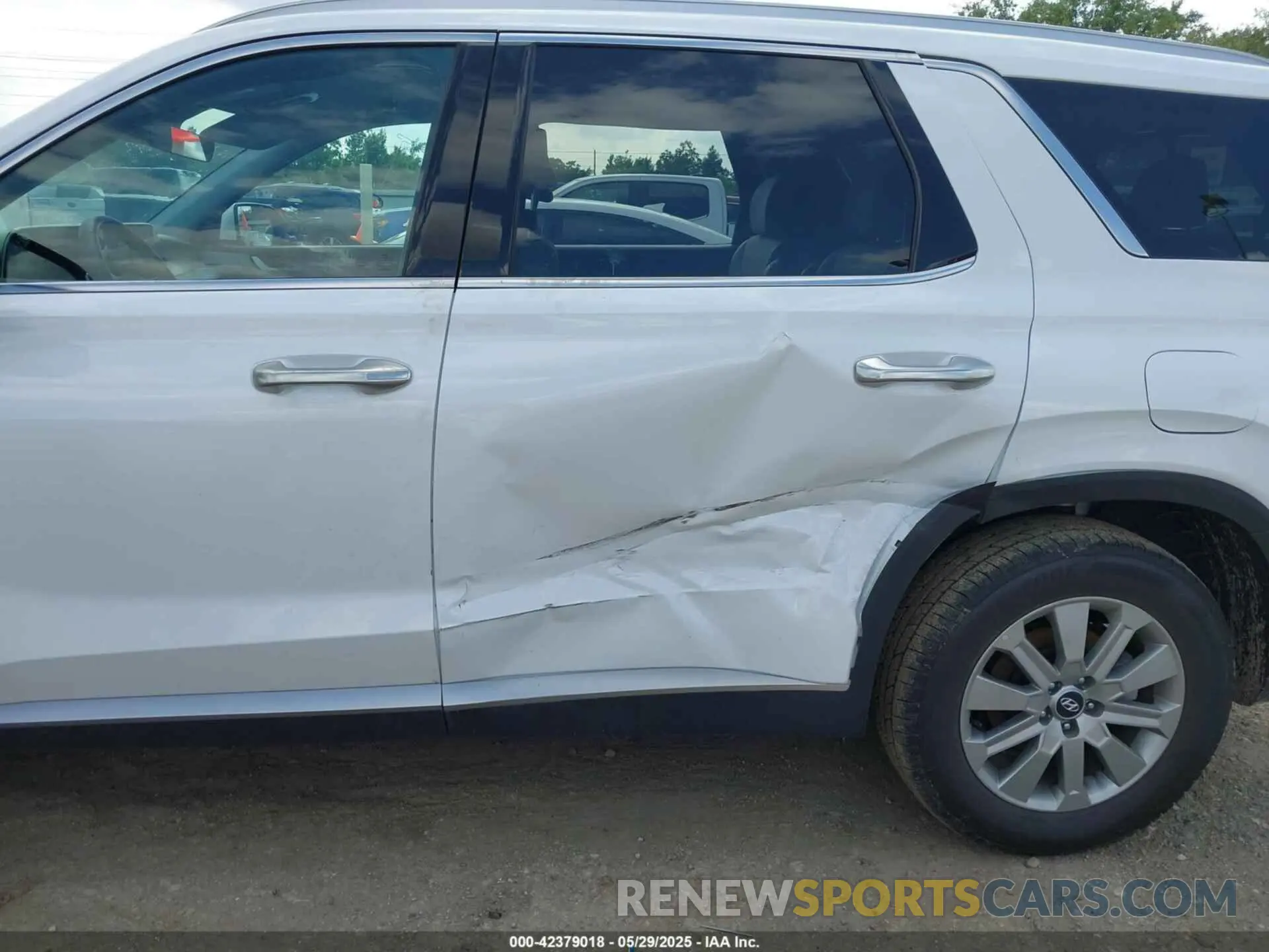 6 Photograph of a damaged car KM8R24GE6SU904677 HYUNDAI PALISADE 2025