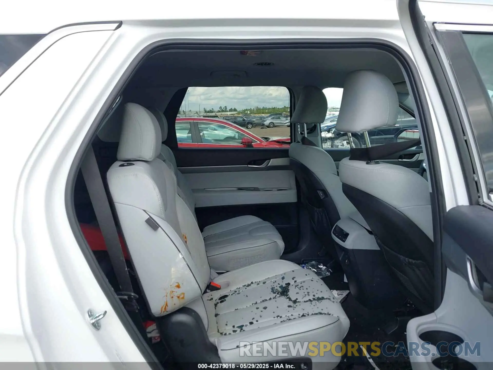 8 Photograph of a damaged car KM8R24GE6SU904677 HYUNDAI PALISADE 2025
