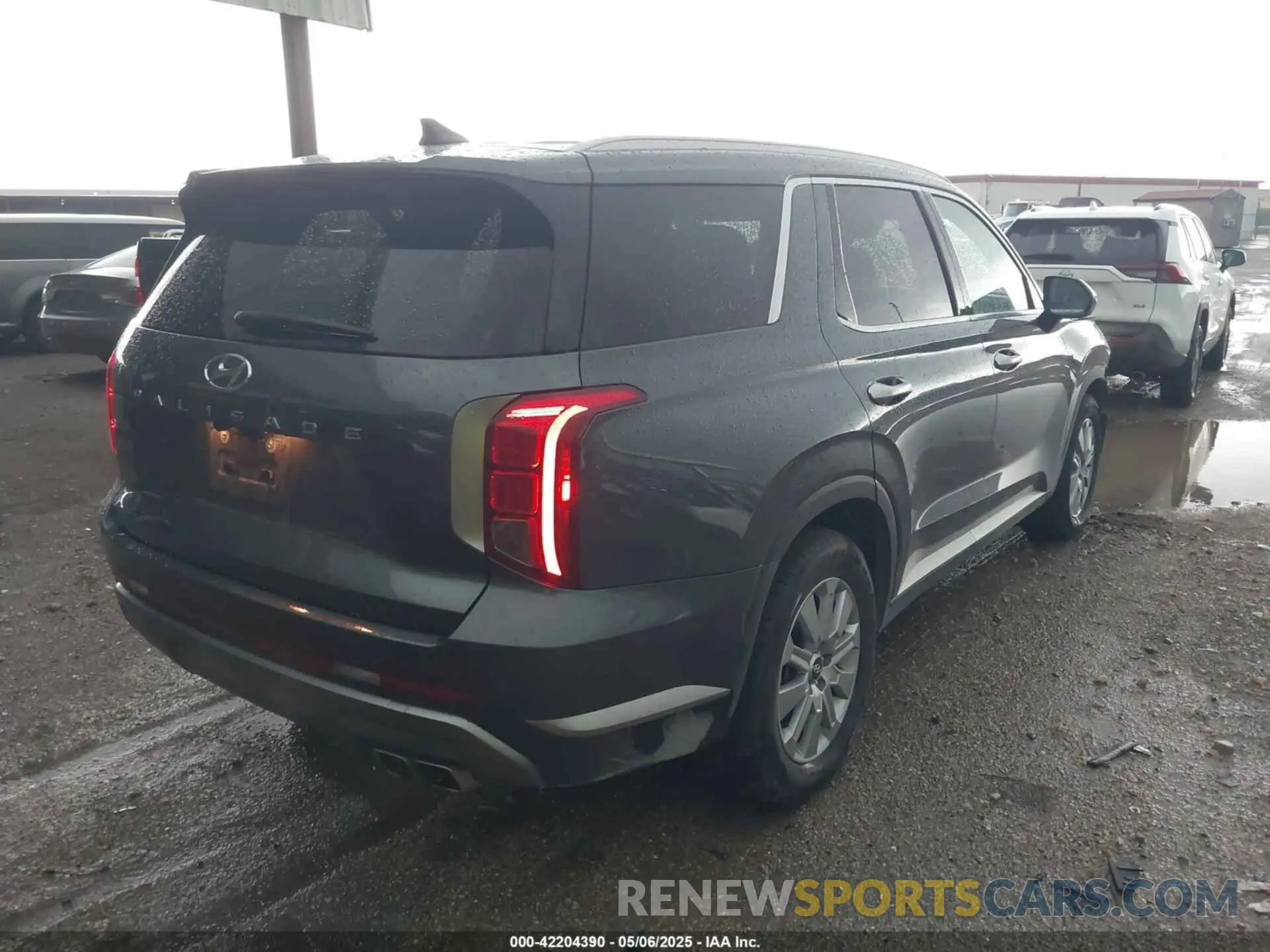 4 Photograph of a damaged car KM8R24GE9SU833264 HYUNDAI PALISADE 2025