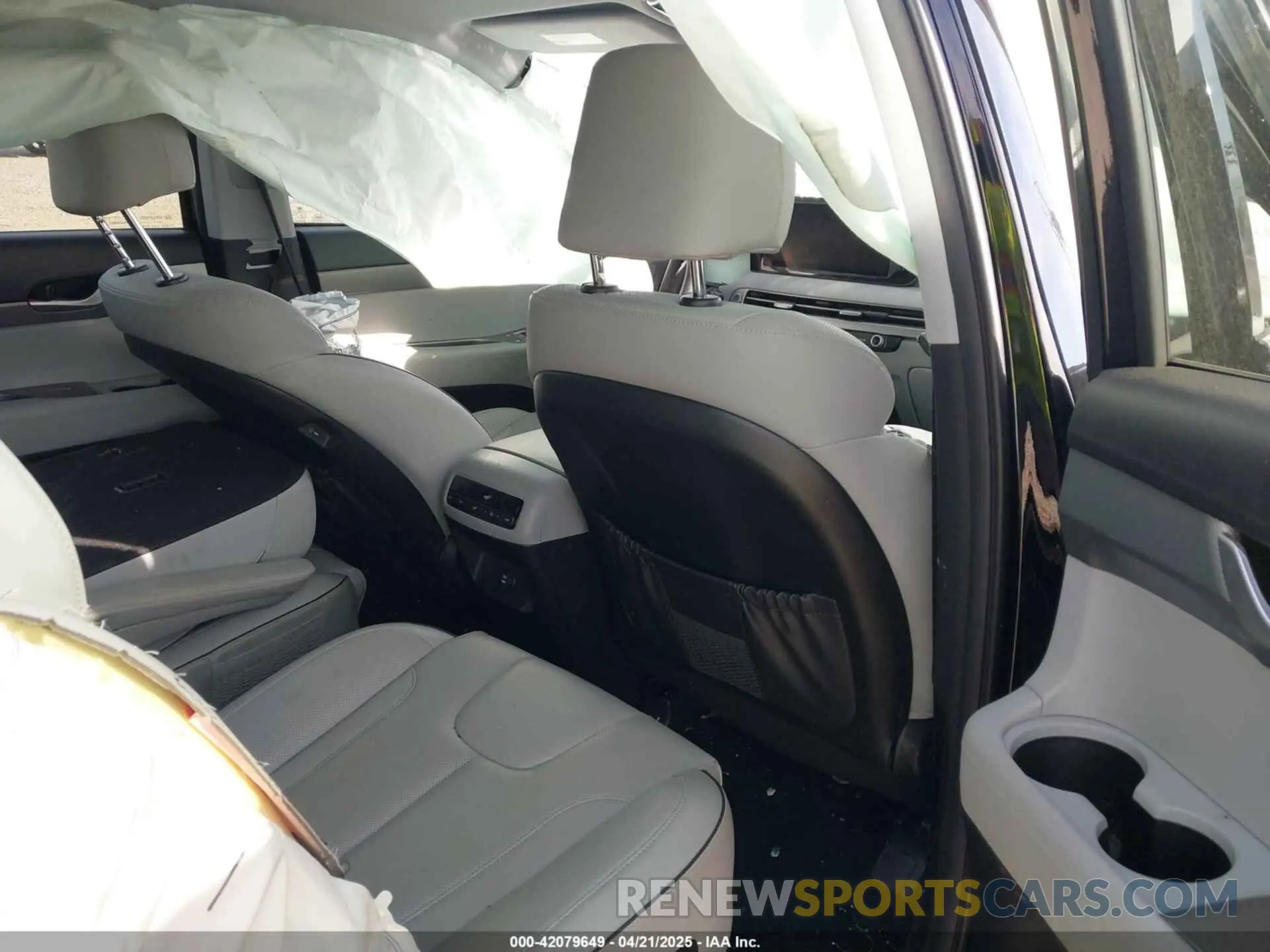 8 Photograph of a damaged car KM8R24GE9SU861372 HYUNDAI PALISADE 2025
