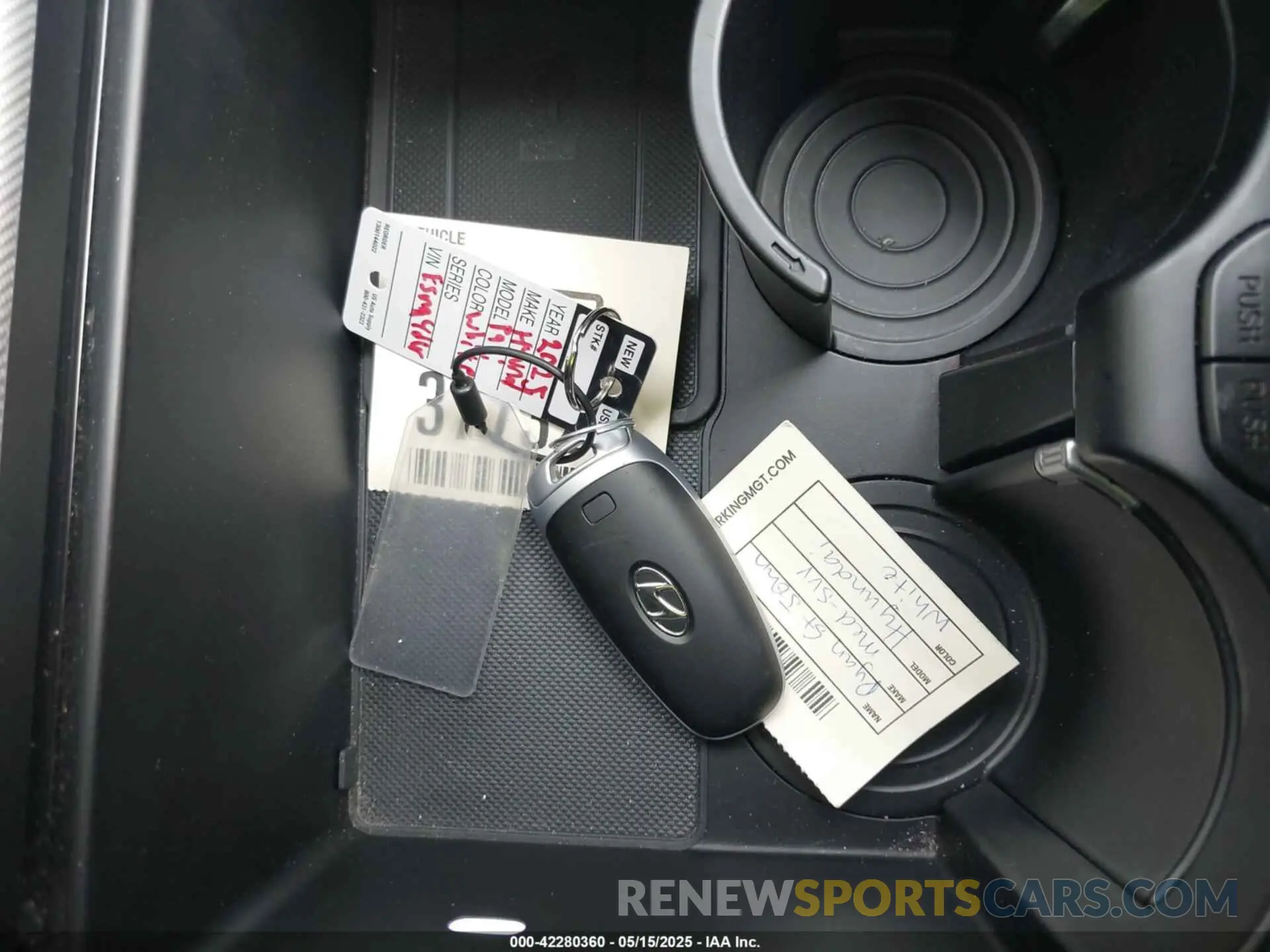 11 Photograph of a damaged car KM8R24GE9SU876048 HYUNDAI PALISADE 2025