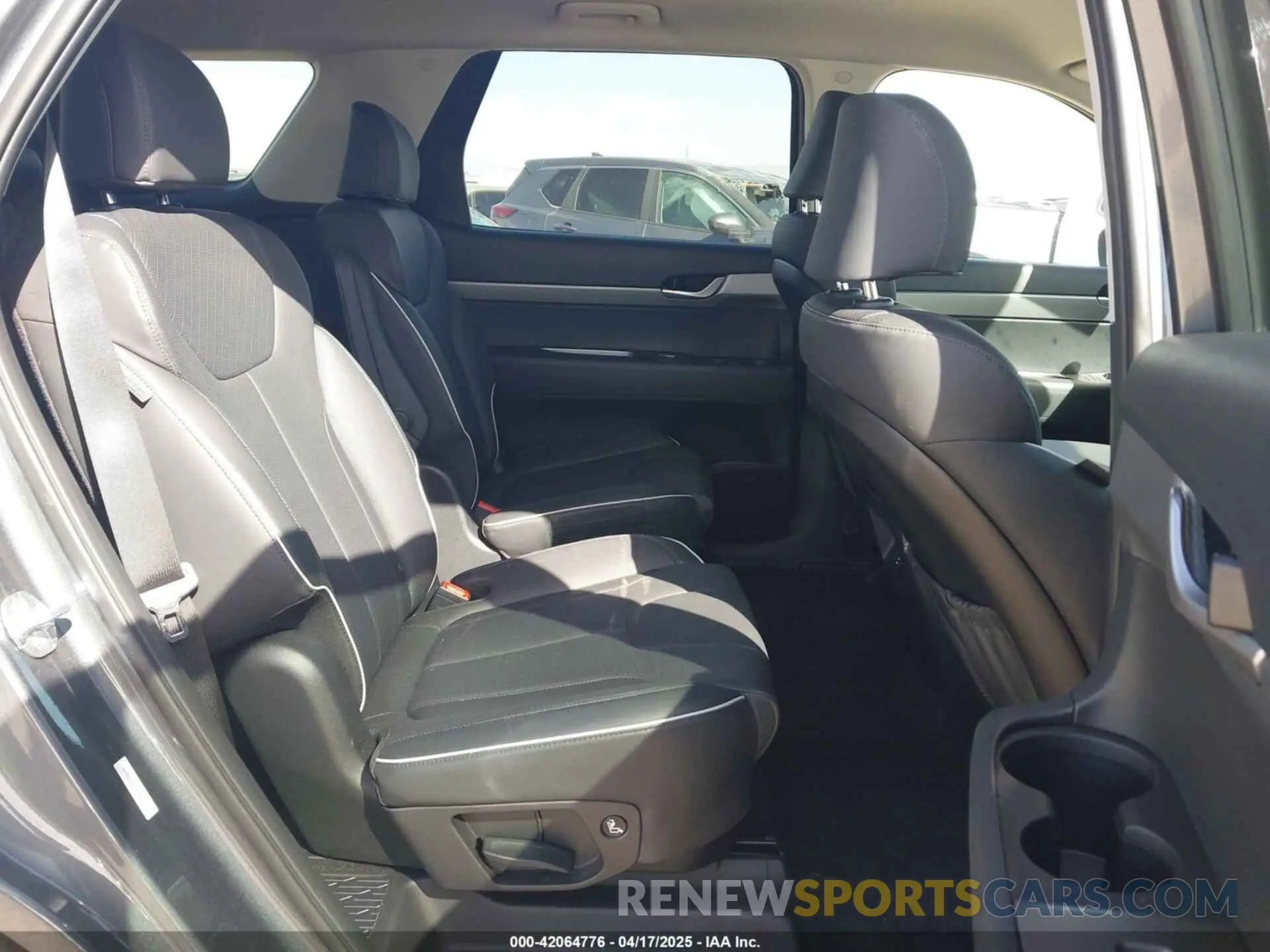 8 Photograph of a damaged car KM8R2DGE7SU865971 HYUNDAI PALISADE 2025