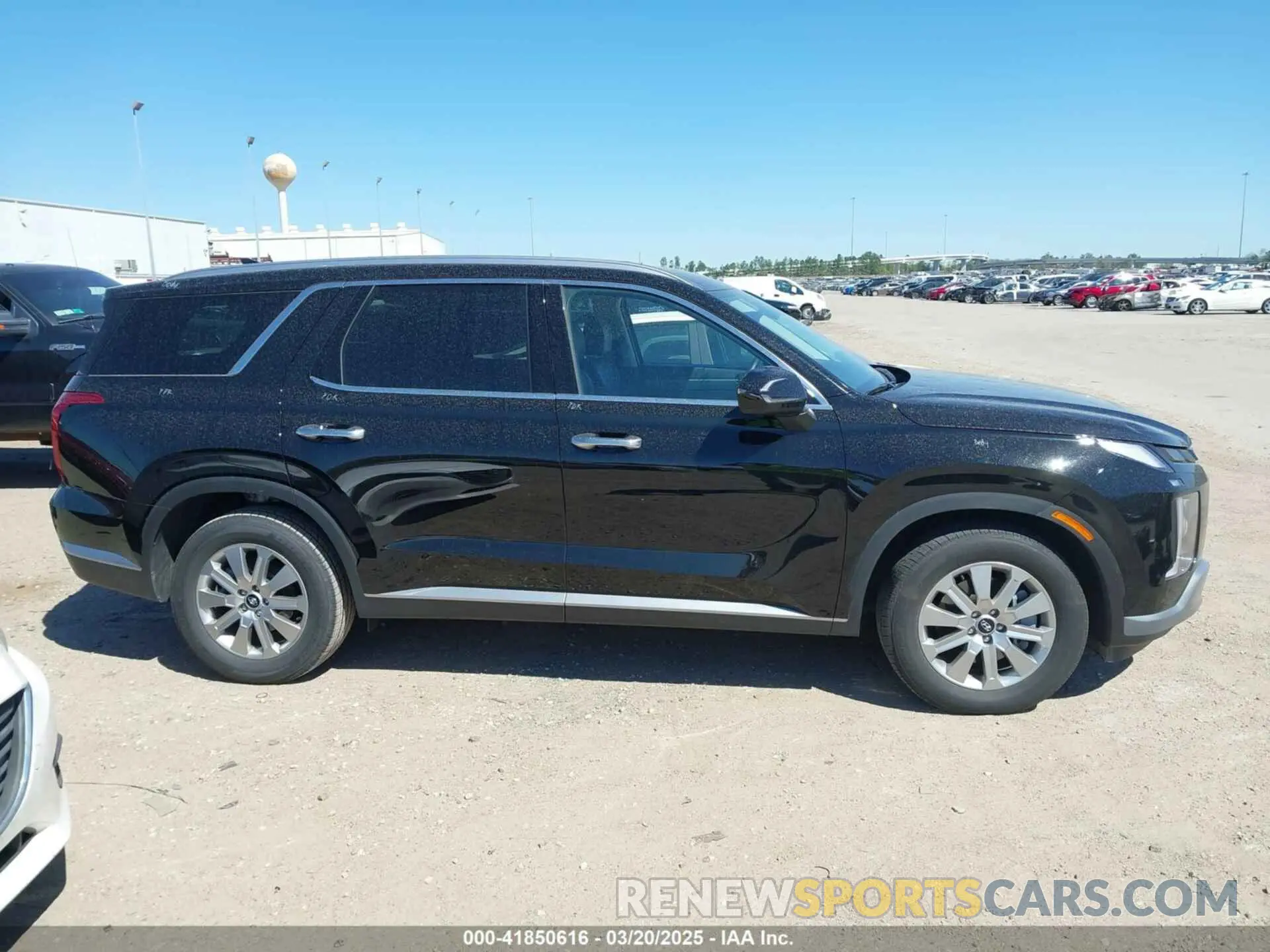 13 Photograph of a damaged car KM8R2DGE8SU833210 HYUNDAI PALISADE 2025