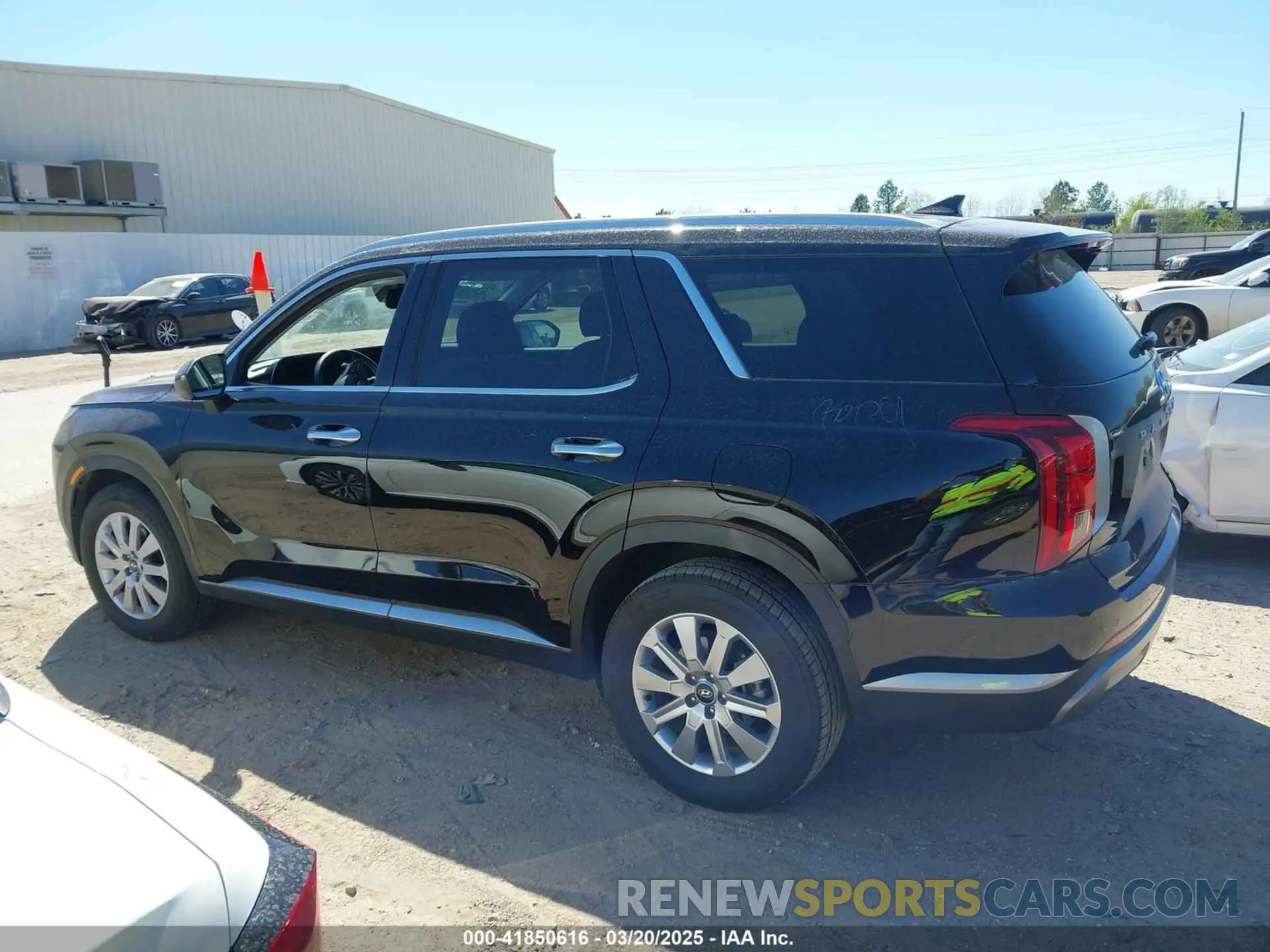 14 Photograph of a damaged car KM8R2DGE8SU833210 HYUNDAI PALISADE 2025