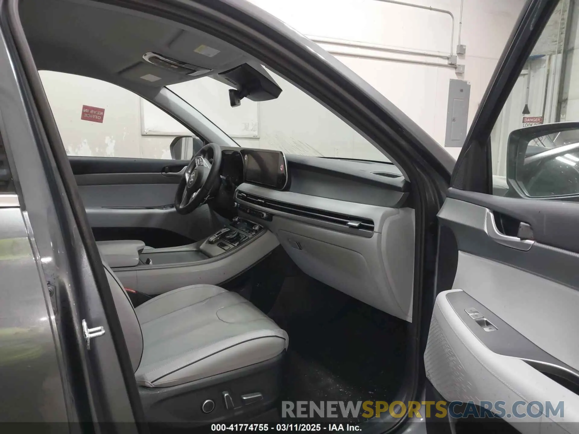 5 Photograph of a damaged car KM8R2DGEXSU879170 HYUNDAI PALISADE 2025
