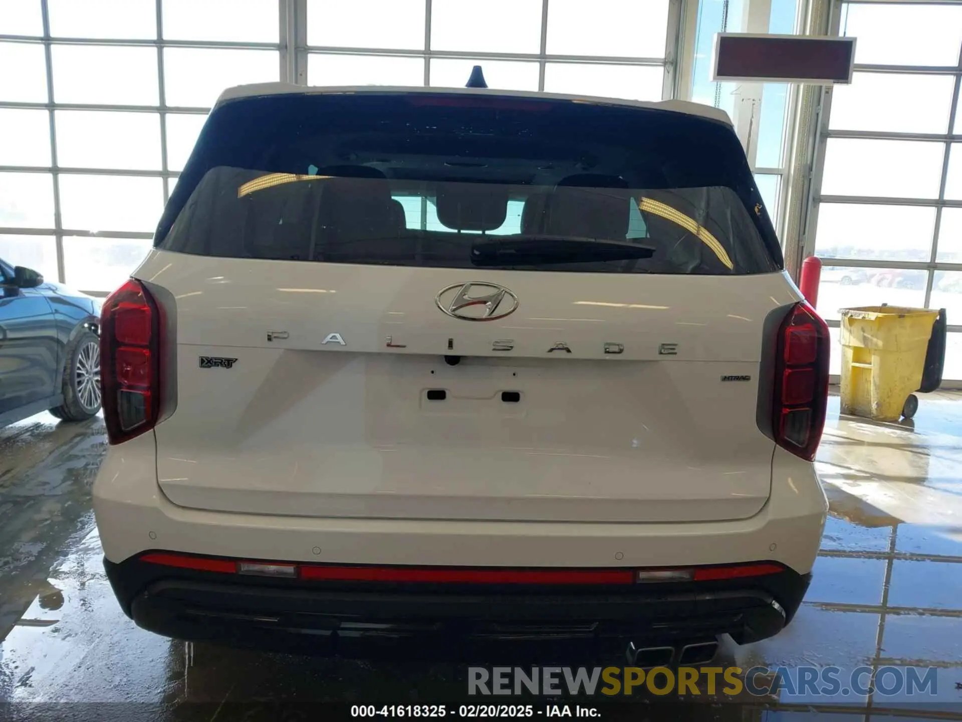 17 Photograph of a damaged car KM8R3DGE9SU876399 HYUNDAI PALISADE 2025