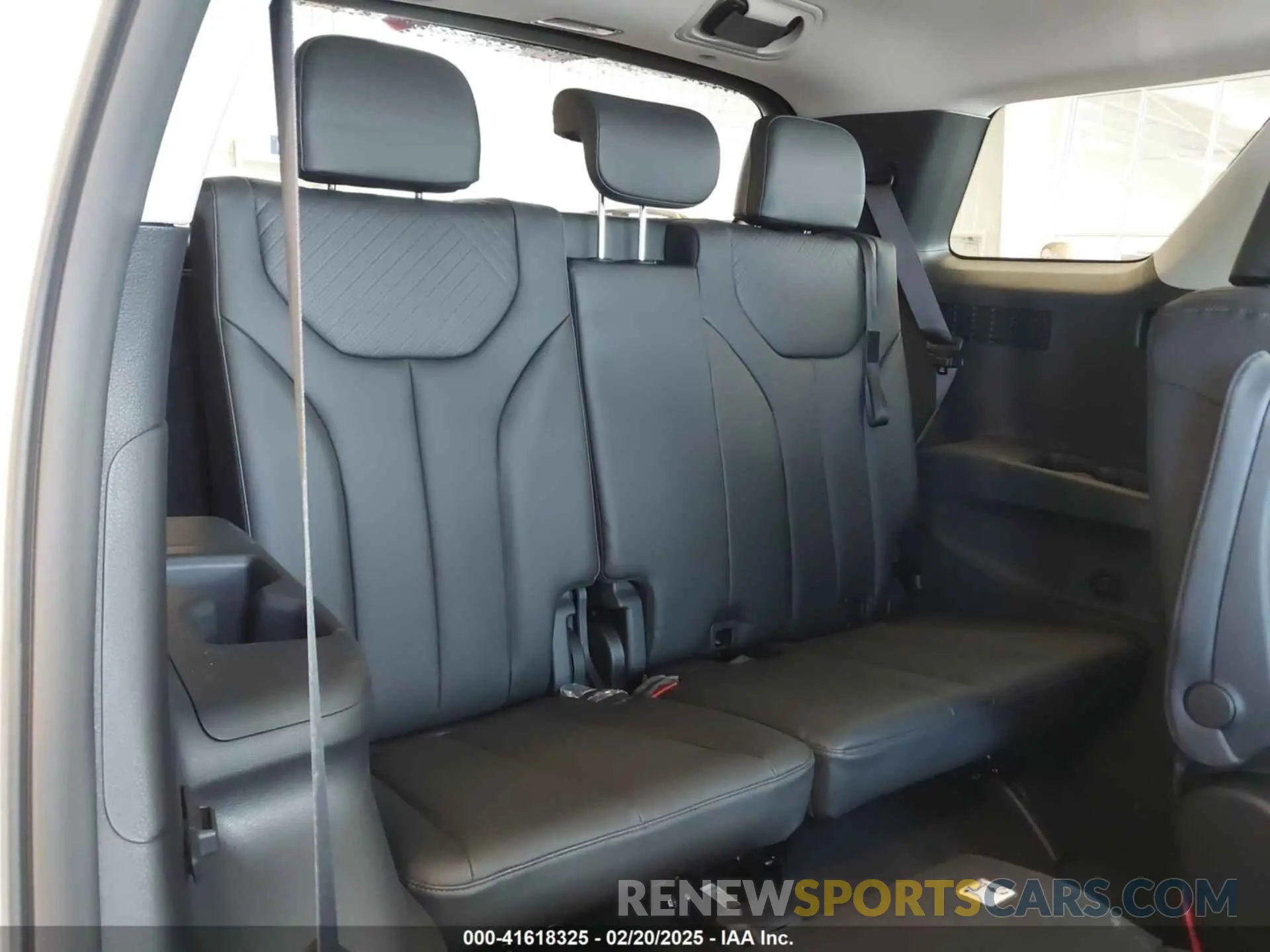 18 Photograph of a damaged car KM8R3DGE9SU876399 HYUNDAI PALISADE 2025