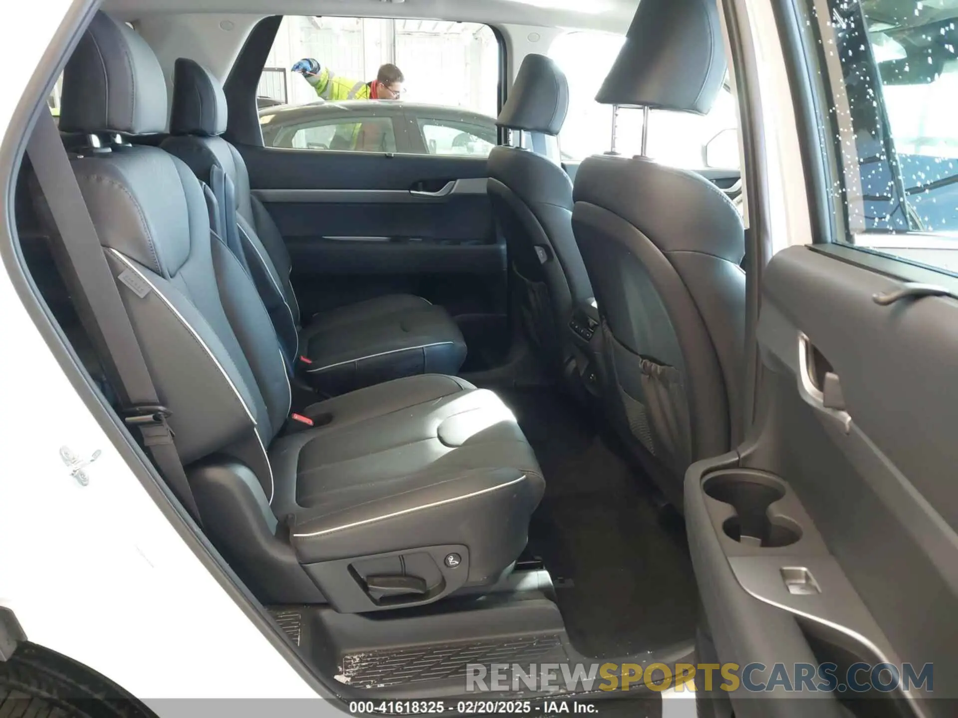 8 Photograph of a damaged car KM8R3DGE9SU876399 HYUNDAI PALISADE 2025