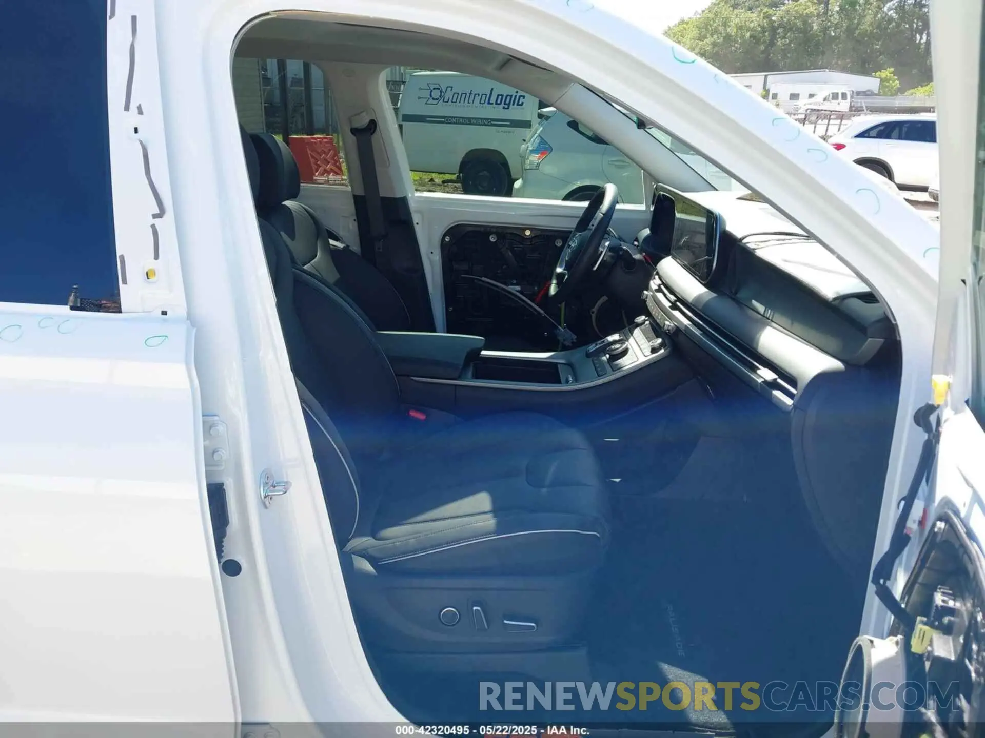 5 Photograph of a damaged car KM8R44GE1SU846780 HYUNDAI PALISADE 2025