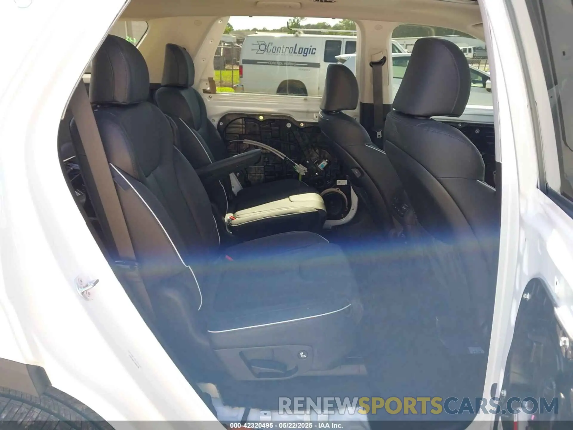 8 Photograph of a damaged car KM8R44GE1SU846780 HYUNDAI PALISADE 2025