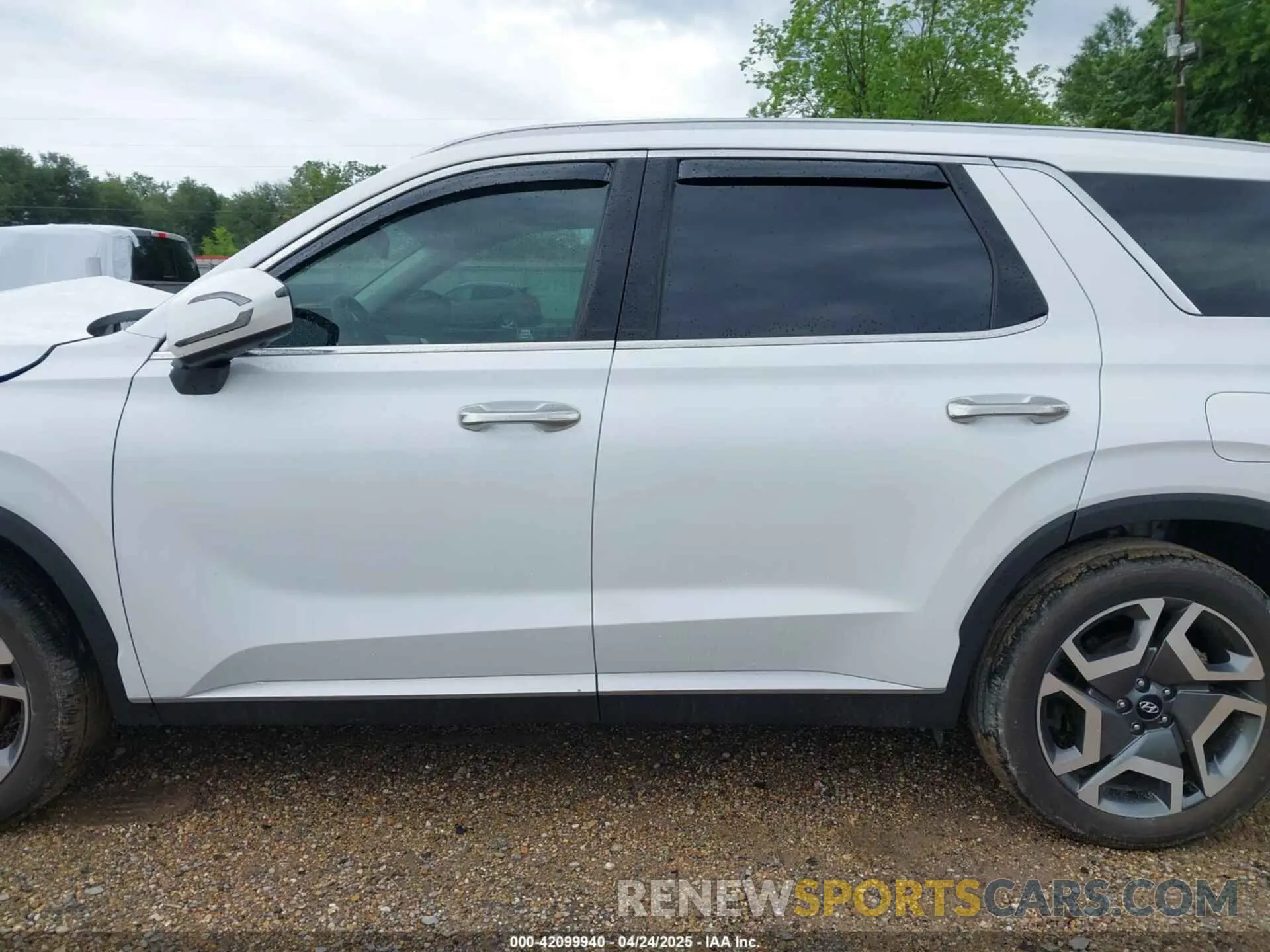 15 Photograph of a damaged car KM8R44GE8SU830107 HYUNDAI PALISADE 2025