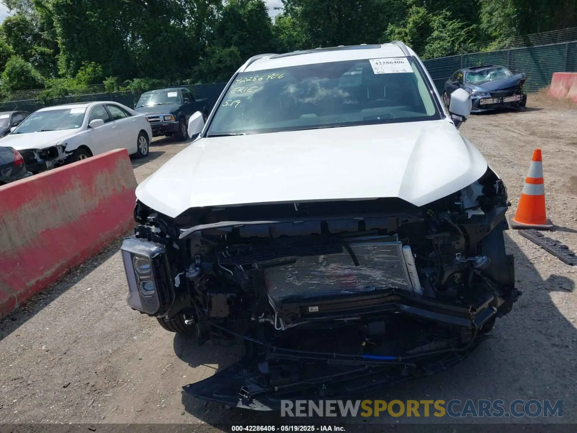13 Photograph of a damaged car KM8R5DGE4SU811132 HYUNDAI PALISADE 2025