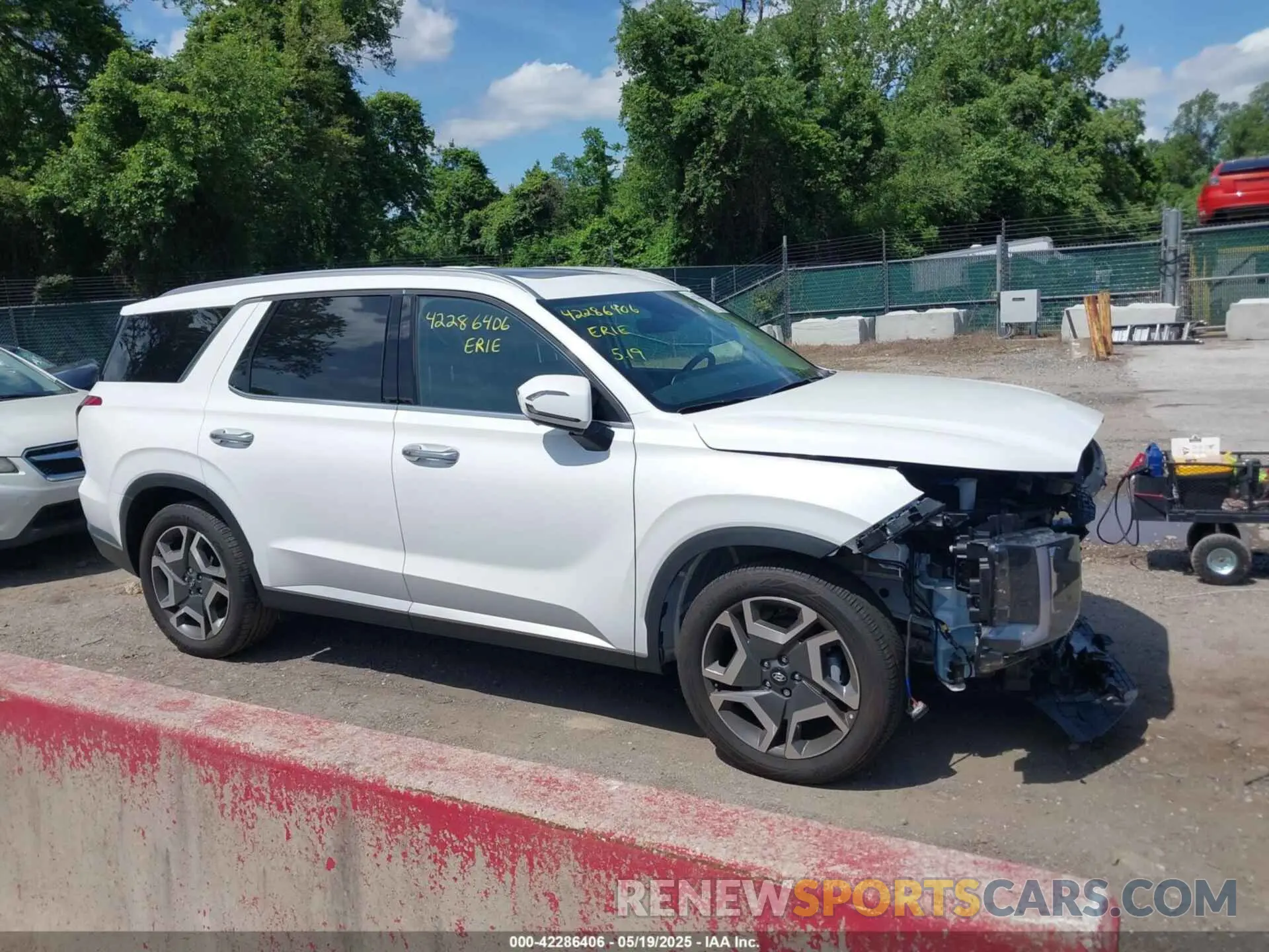 14 Photograph of a damaged car KM8R5DGE4SU811132 HYUNDAI PALISADE 2025