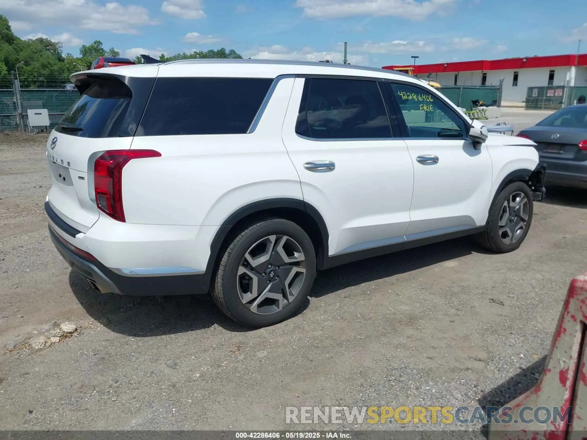 4 Photograph of a damaged car KM8R5DGE4SU811132 HYUNDAI PALISADE 2025