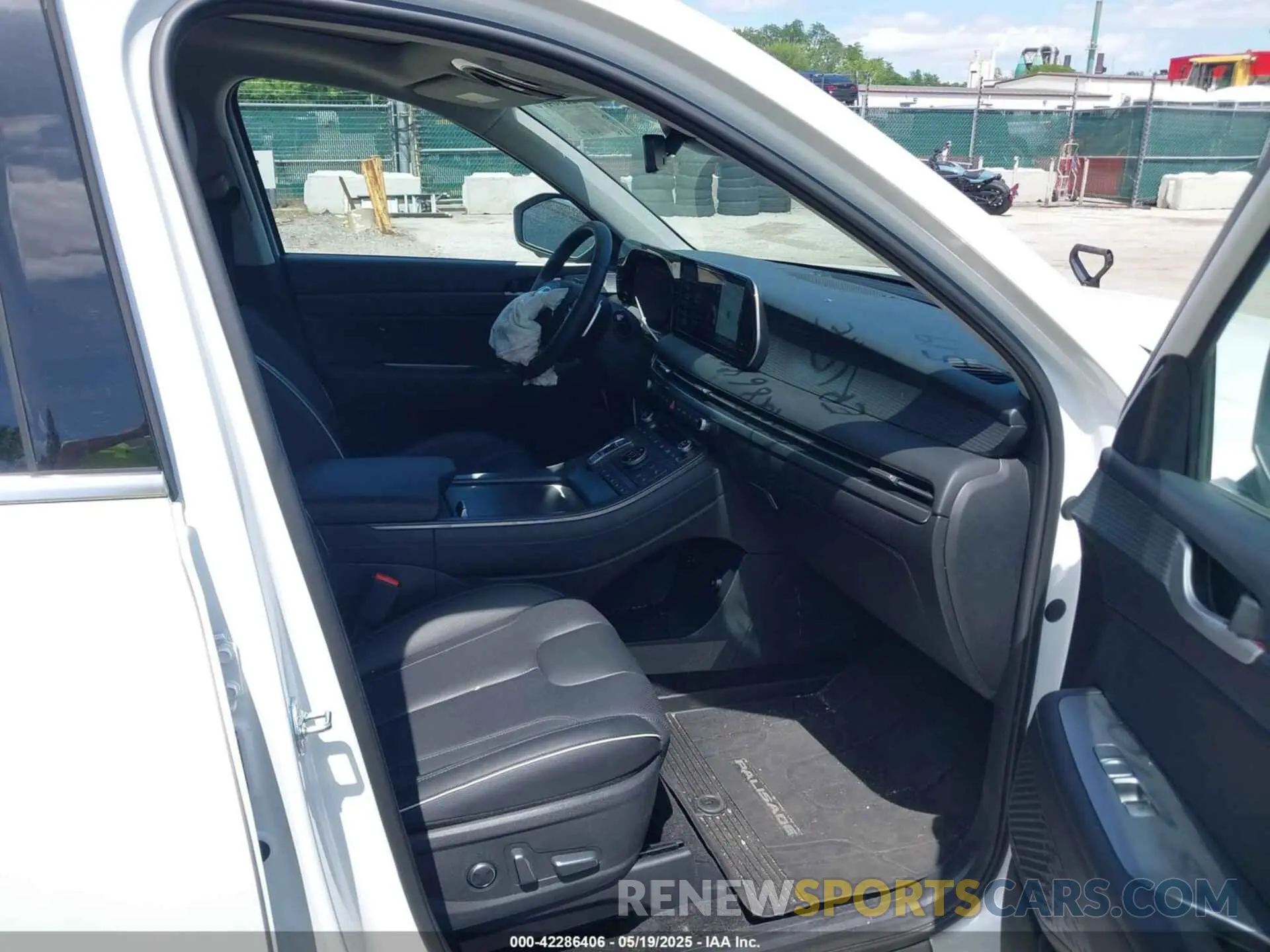5 Photograph of a damaged car KM8R5DGE4SU811132 HYUNDAI PALISADE 2025