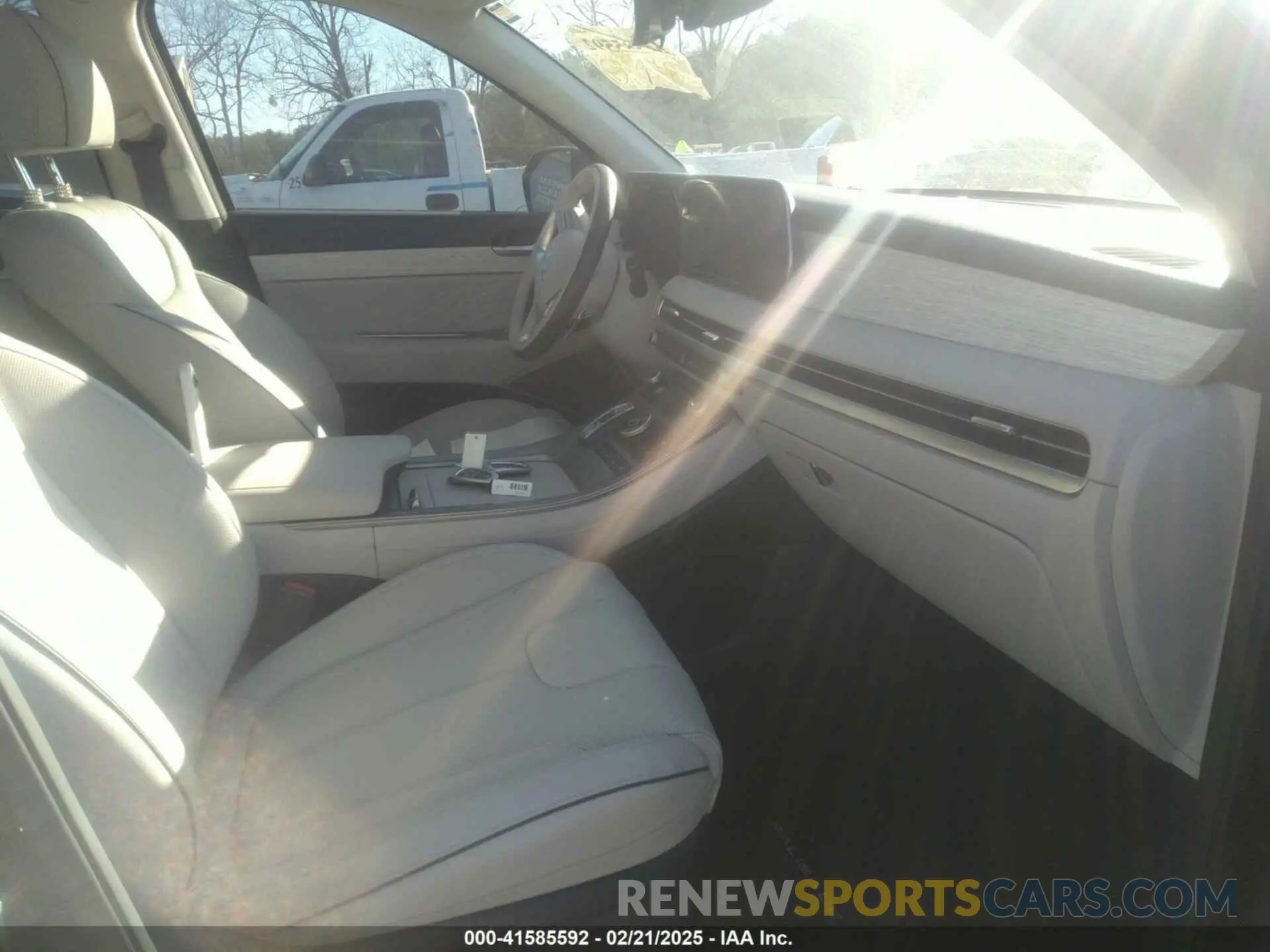 5 Photograph of a damaged car KM8R74GE8SU812181 HYUNDAI PALISADE 2025