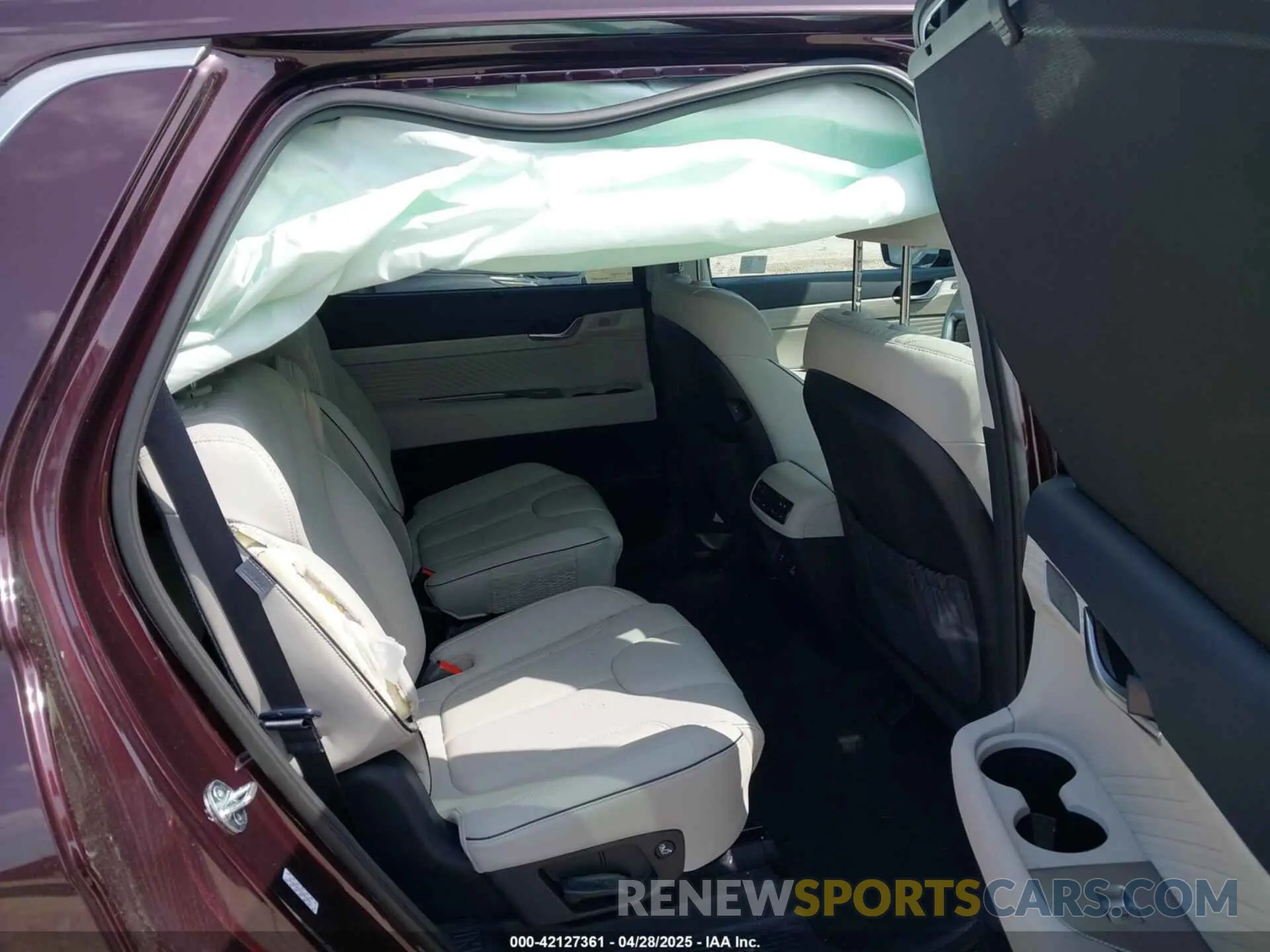 8 Photograph of a damaged car KM8R7DGE2SU828795 HYUNDAI PALISADE 2025