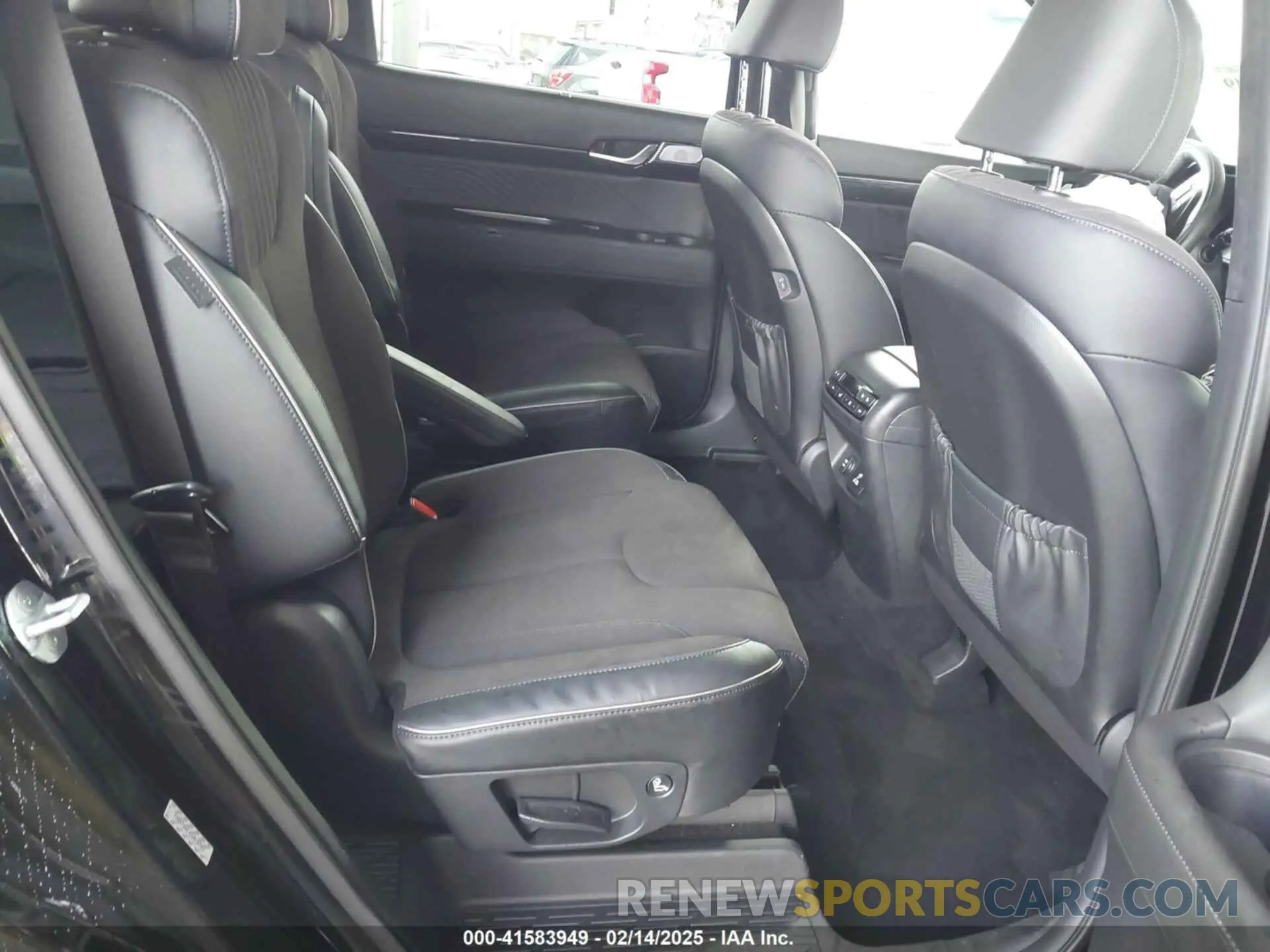 8 Photograph of a damaged car KM8R7DGE4SU810783 HYUNDAI PALISADE 2025