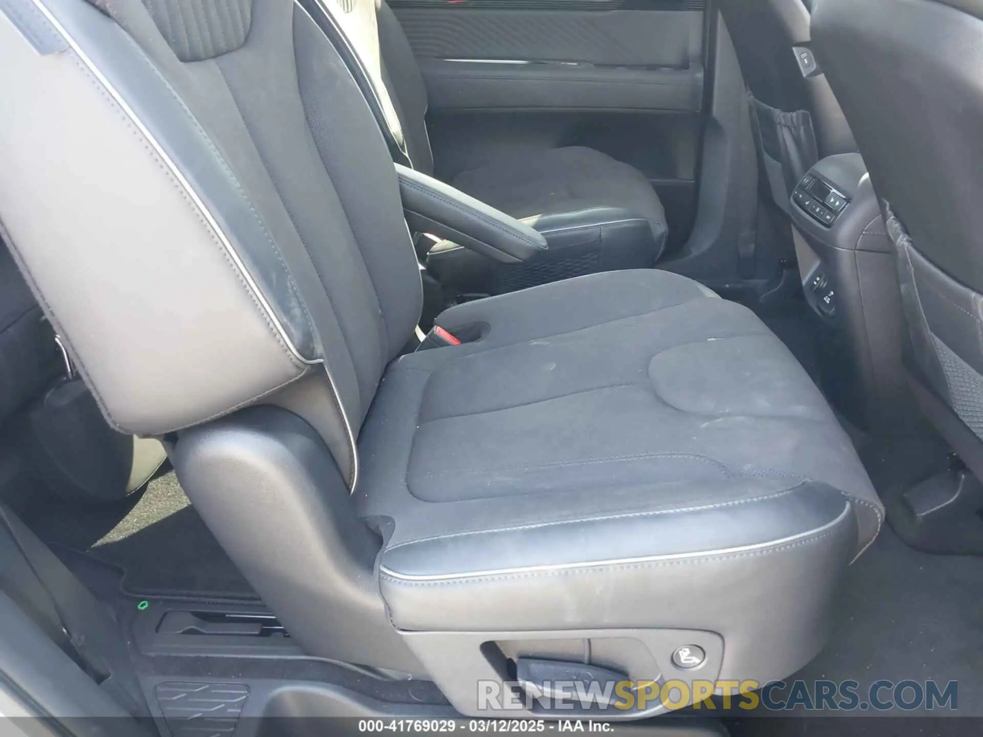 8 Photograph of a damaged car KM8R7DGE4SU814350 HYUNDAI PALISADE 2025