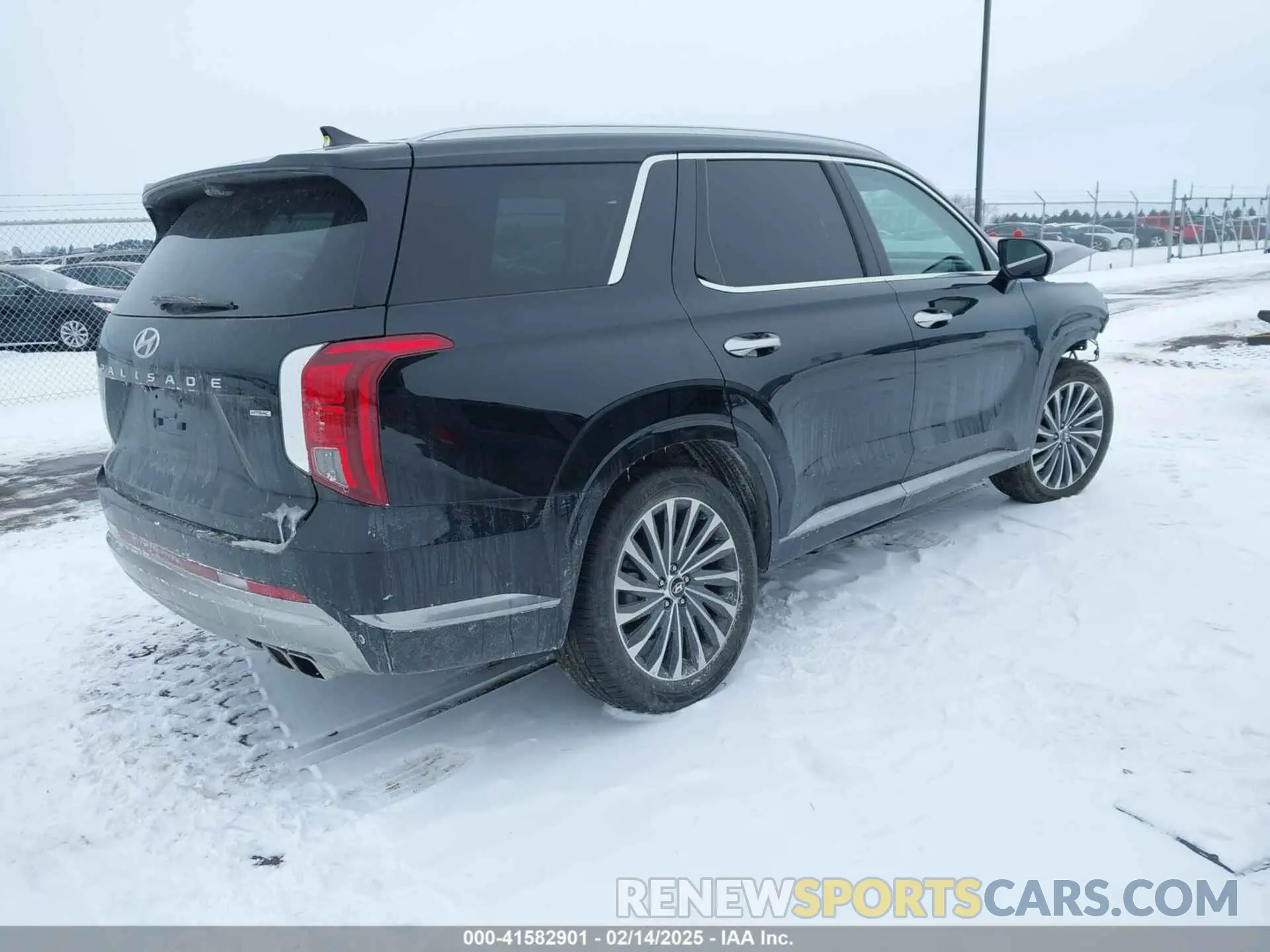 4 Photograph of a damaged car KM8R7DGE4SU848935 HYUNDAI PALISADE 2025