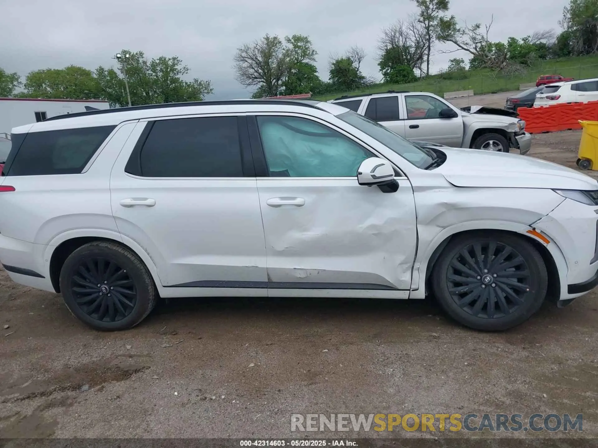 13 Photograph of a damaged car KM8R7DGE7SU873652 HYUNDAI PALISADE 2025