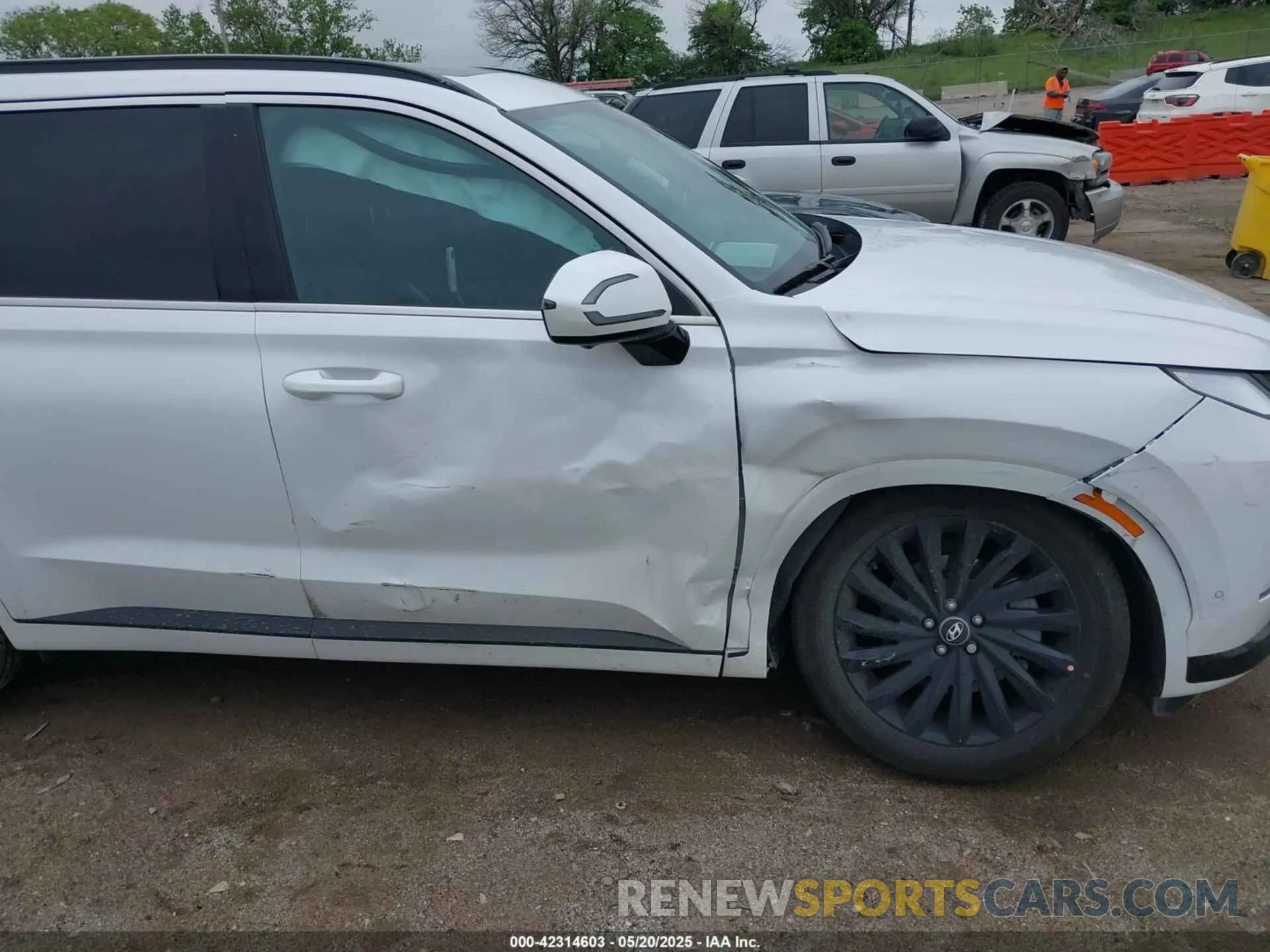 6 Photograph of a damaged car KM8R7DGE7SU873652 HYUNDAI PALISADE 2025
