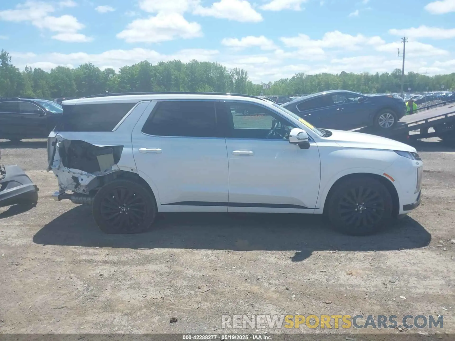 13 Photograph of a damaged car KM8R7DGE9SU813405 HYUNDAI PALISADE 2025