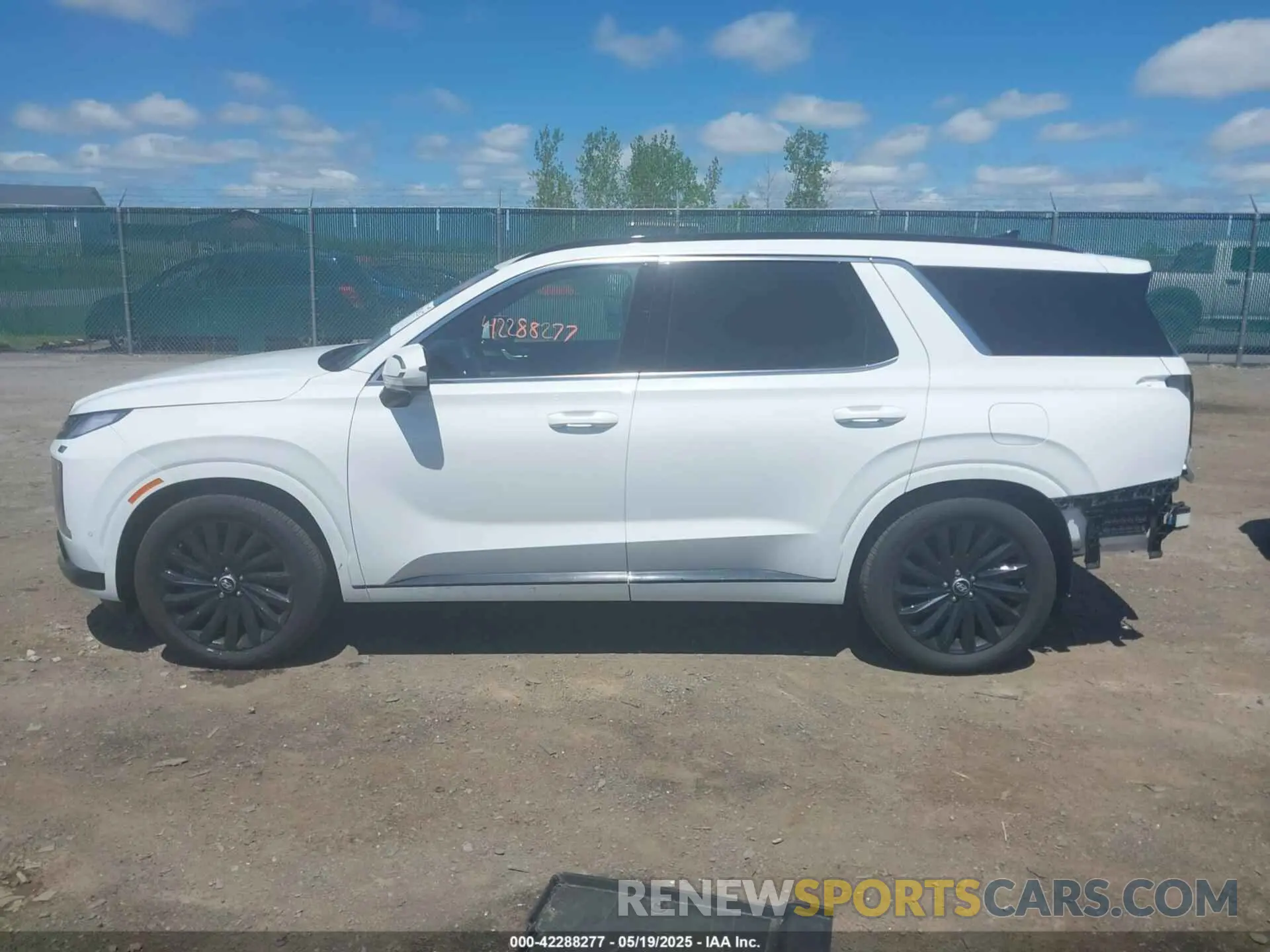 14 Photograph of a damaged car KM8R7DGE9SU813405 HYUNDAI PALISADE 2025