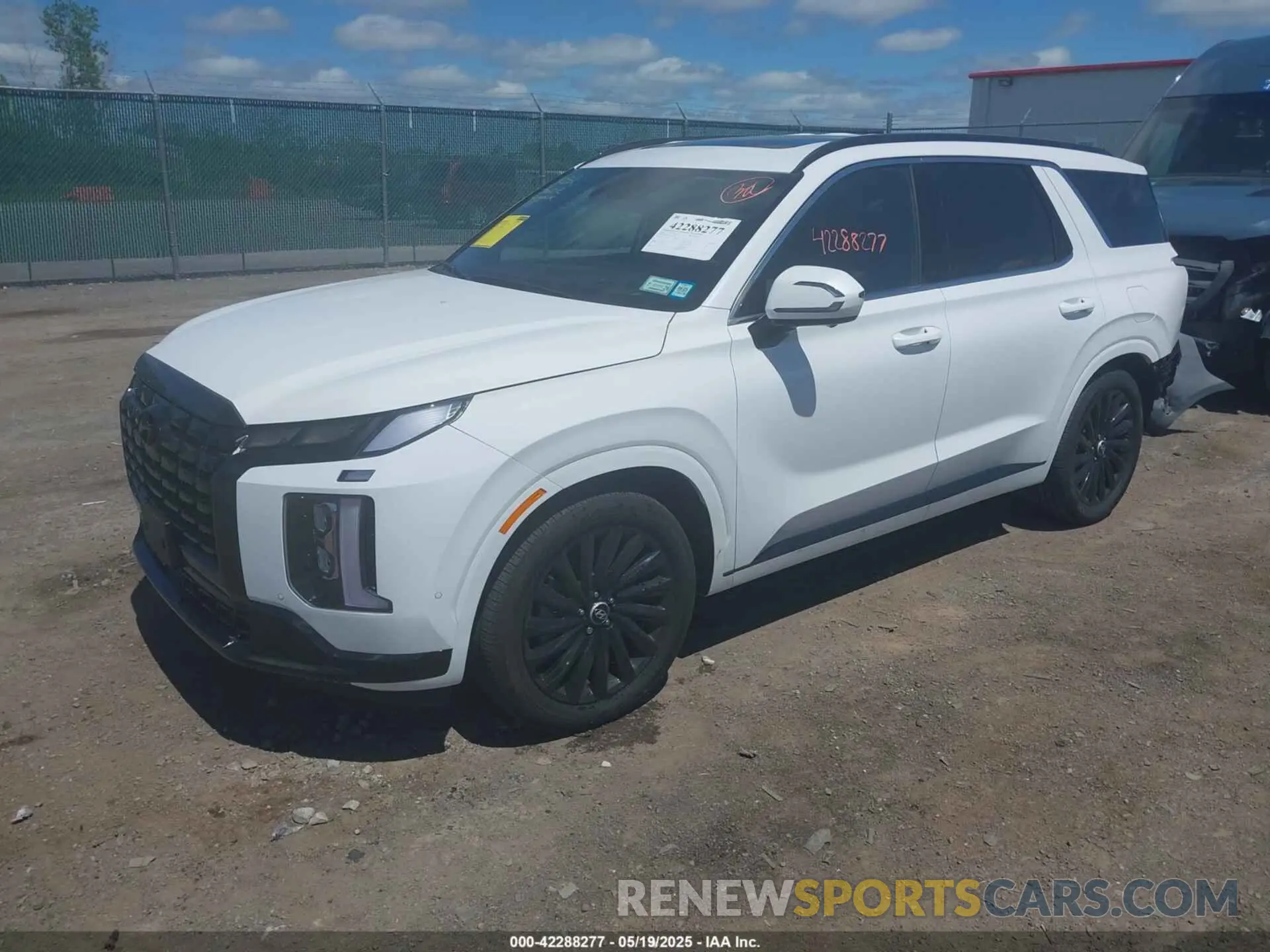 2 Photograph of a damaged car KM8R7DGE9SU813405 HYUNDAI PALISADE 2025
