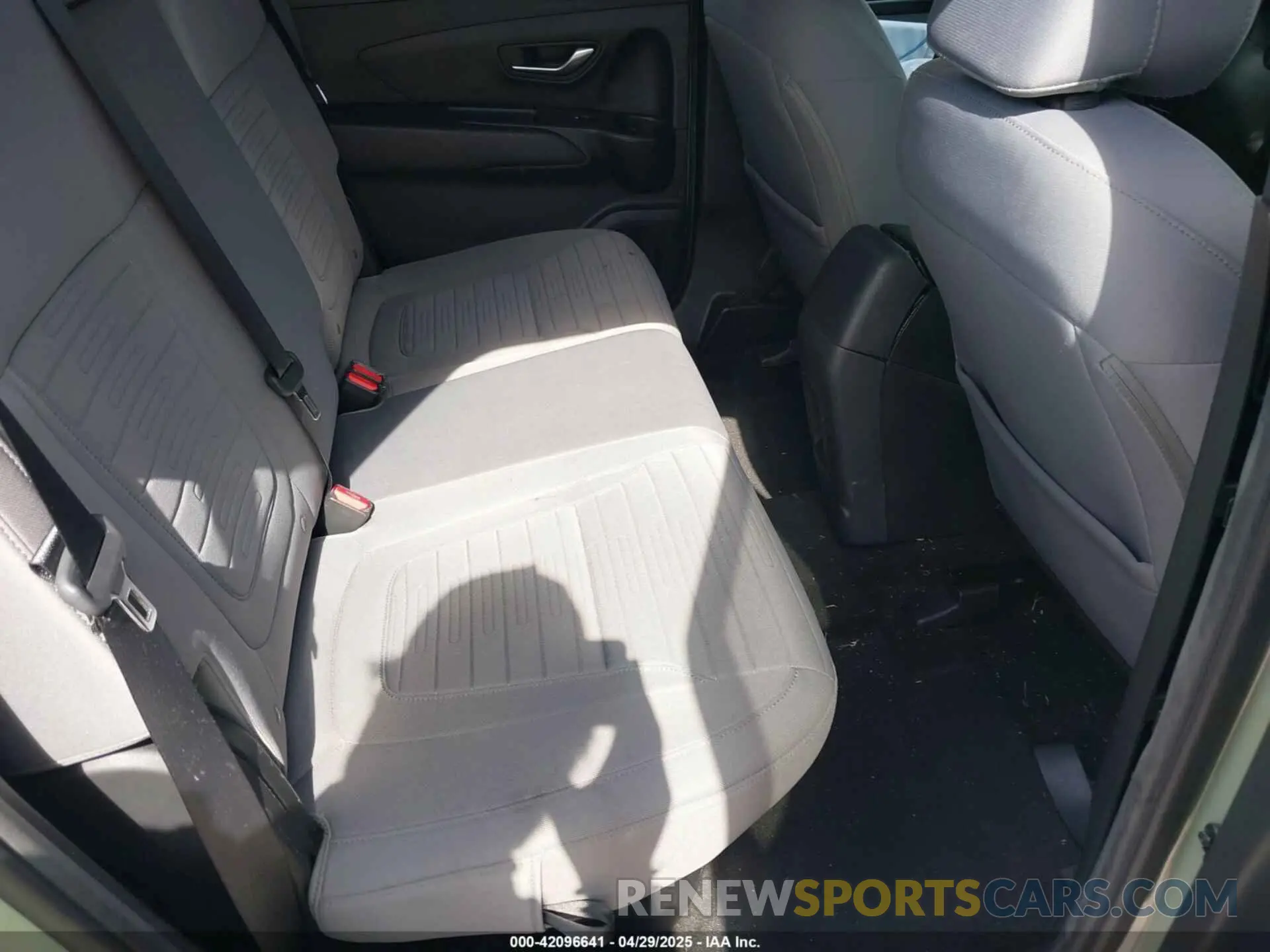 8 Photograph of a damaged car 5NTJB4AE8NH002297 HYUNDAI SANTA CRUZ 2022