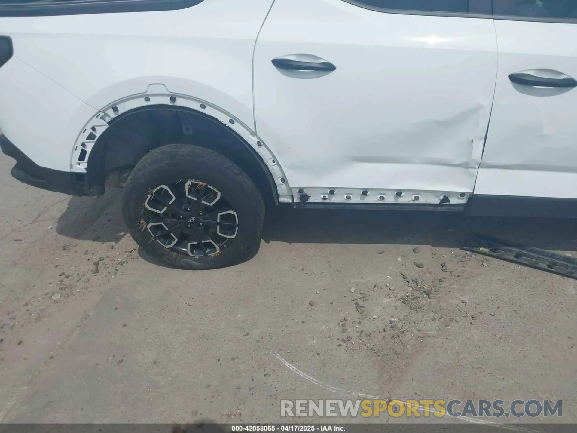 19 Photograph of a damaged car 5NTJBDAE5NH007005 HYUNDAI SANTA CRUZ 2022
