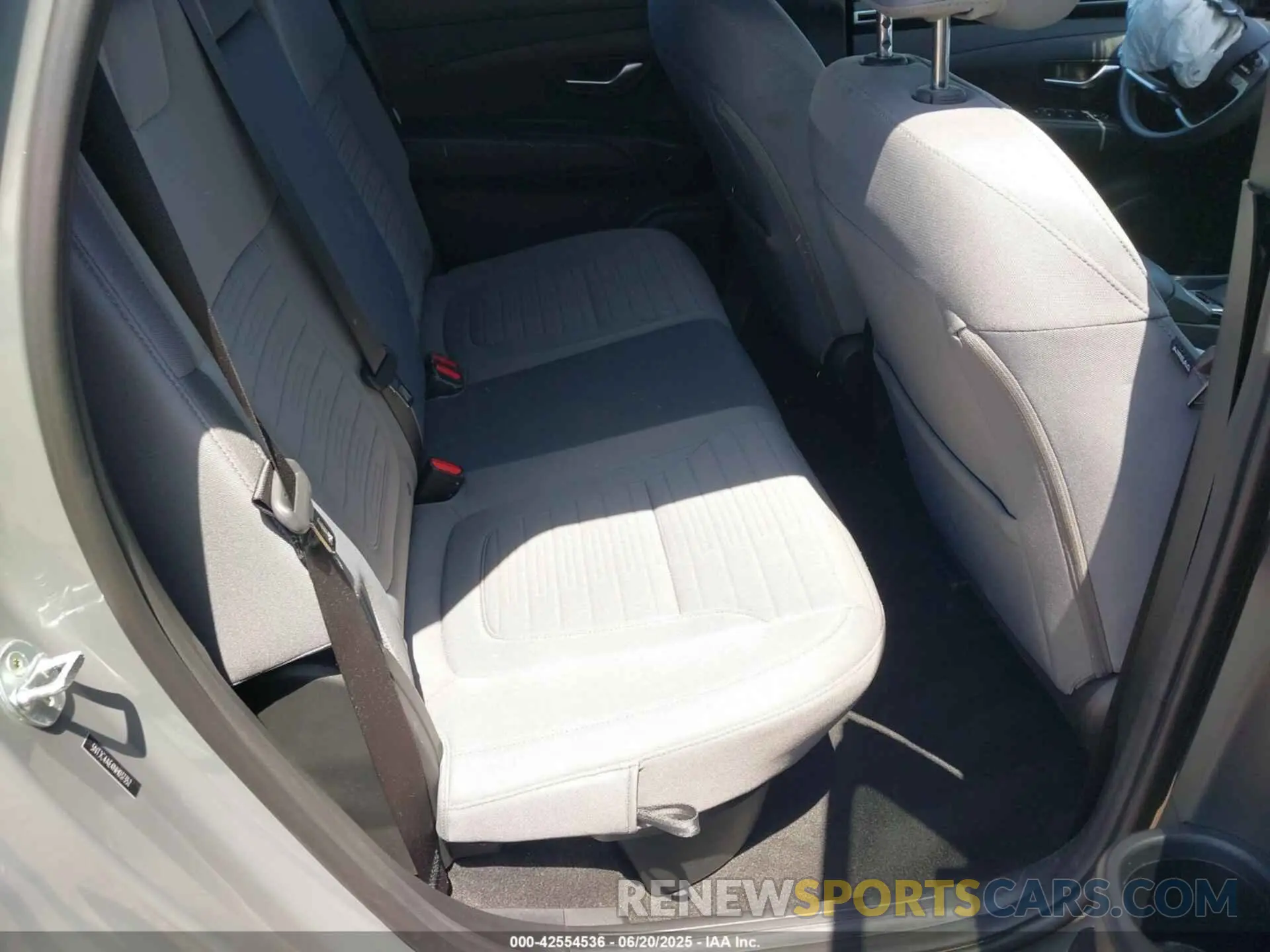 8 Photograph of a damaged car 5NTJC4AE4NH037352 HYUNDAI SANTA CRUZ 2022