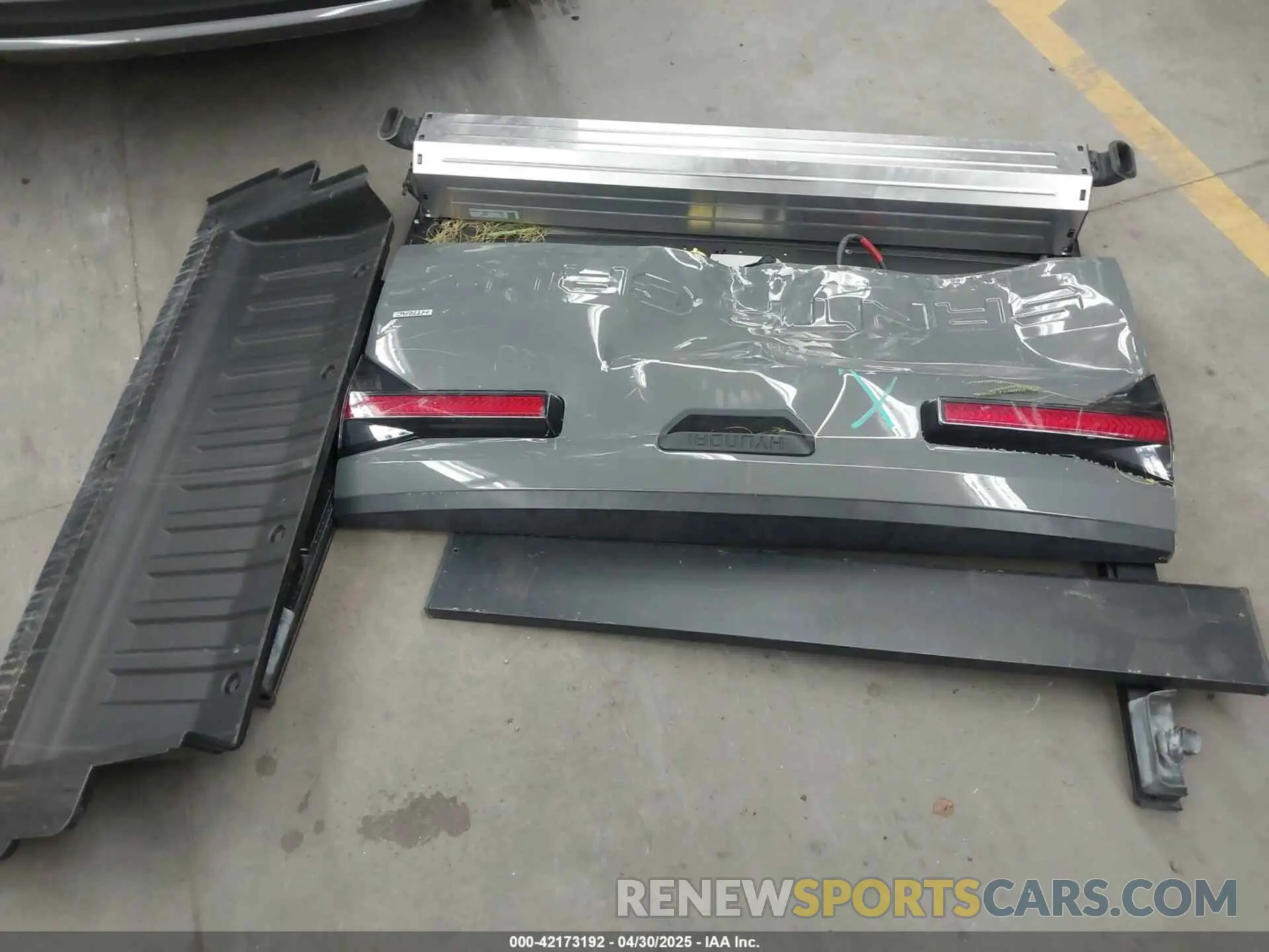 12 Photograph of a damaged car 5NTJCDAE5NH036310 HYUNDAI SANTA CRUZ 2022