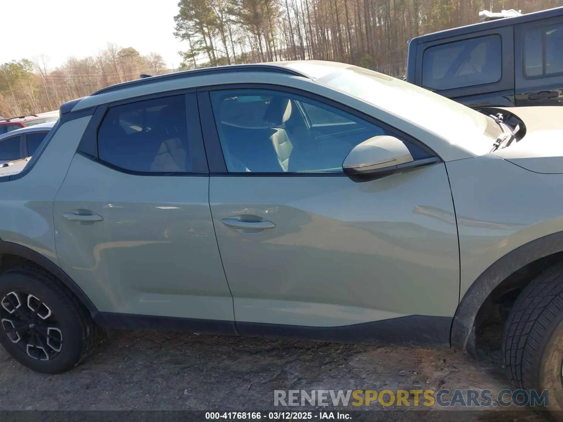 14 Photograph of a damaged car 5NTJDDAF8NH030975 HYUNDAI SANTA CRUZ 2022