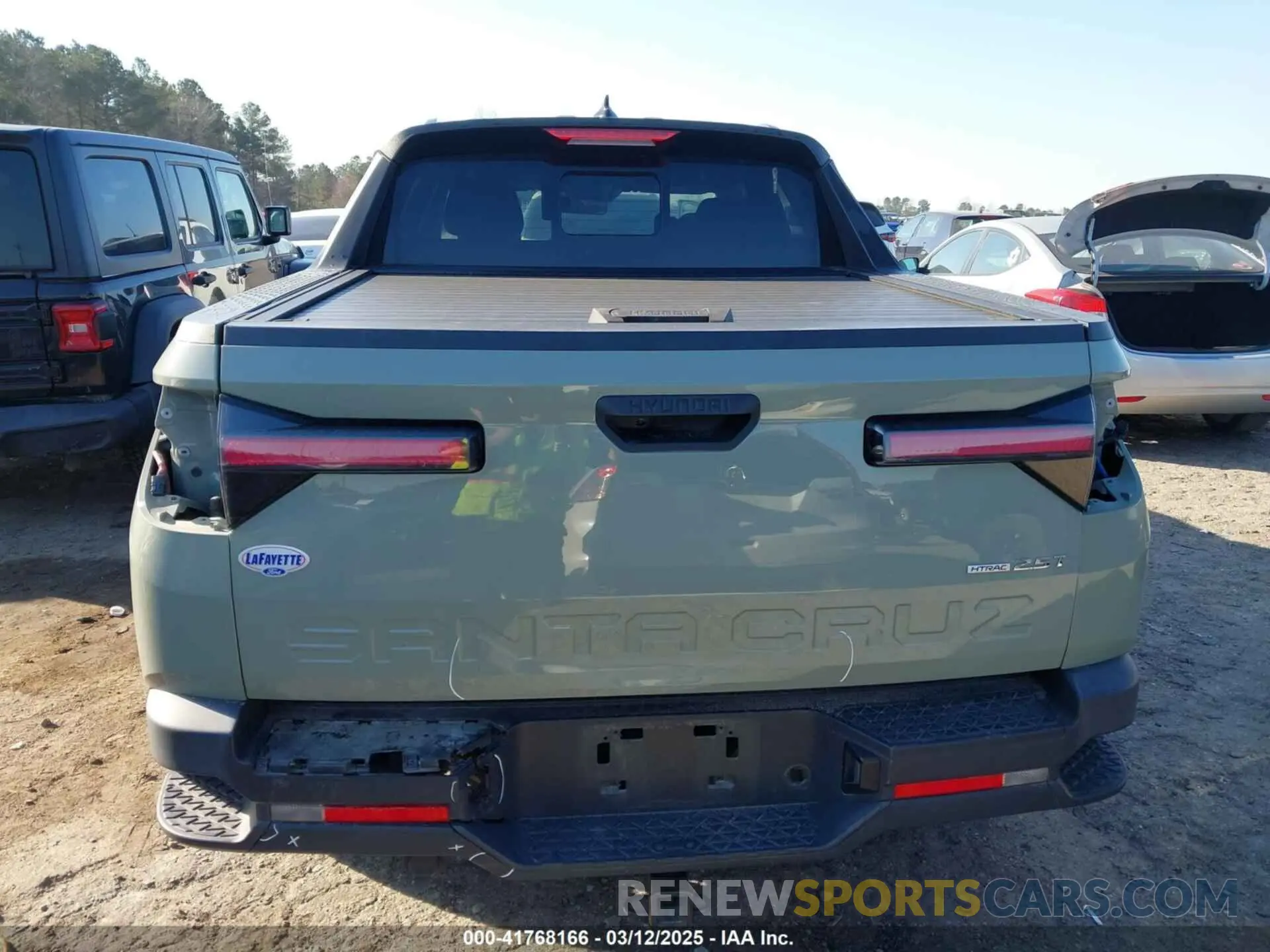 17 Photograph of a damaged car 5NTJDDAF8NH030975 HYUNDAI SANTA CRUZ 2022