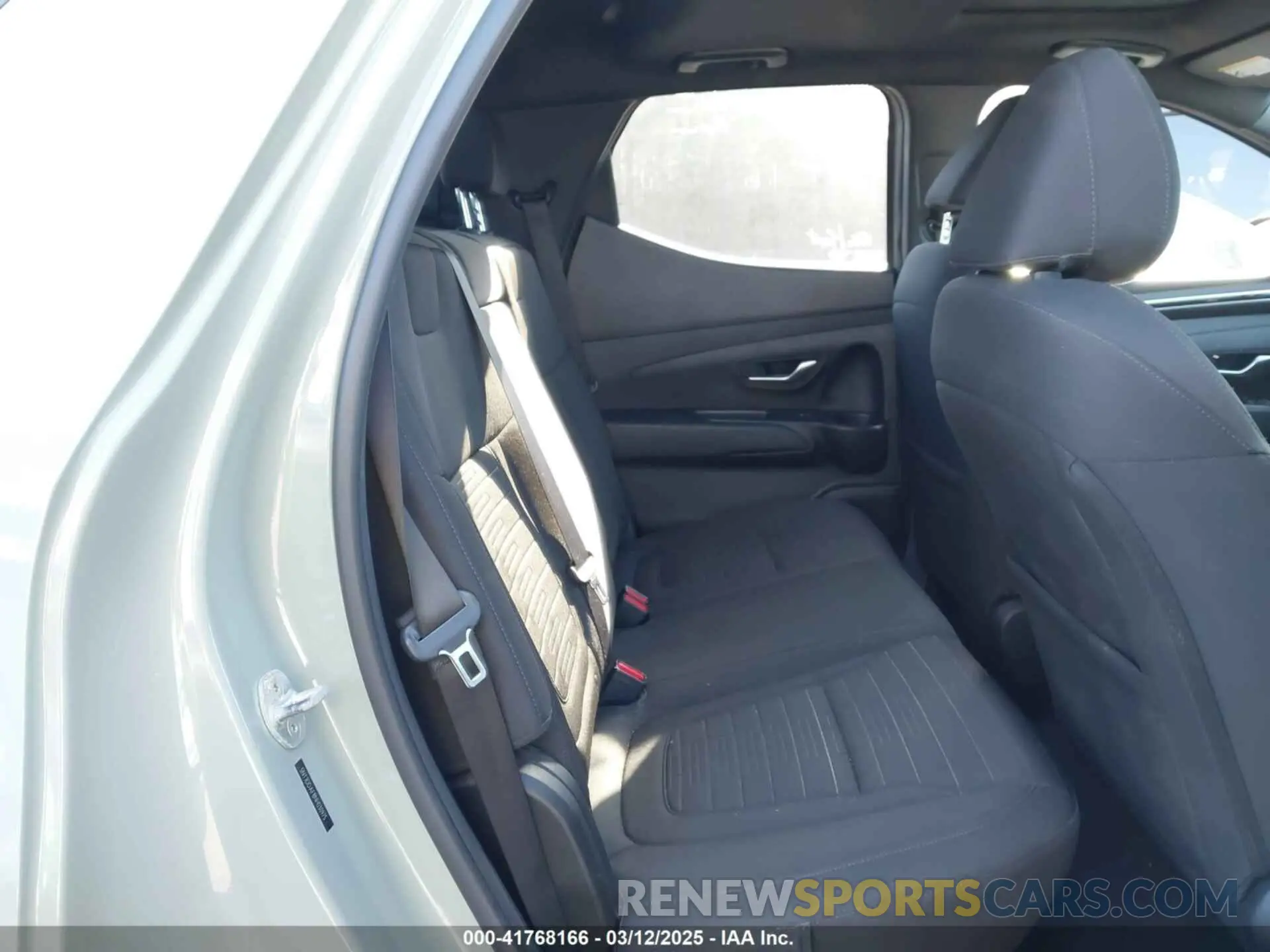 8 Photograph of a damaged car 5NTJDDAF8NH030975 HYUNDAI SANTA CRUZ 2022