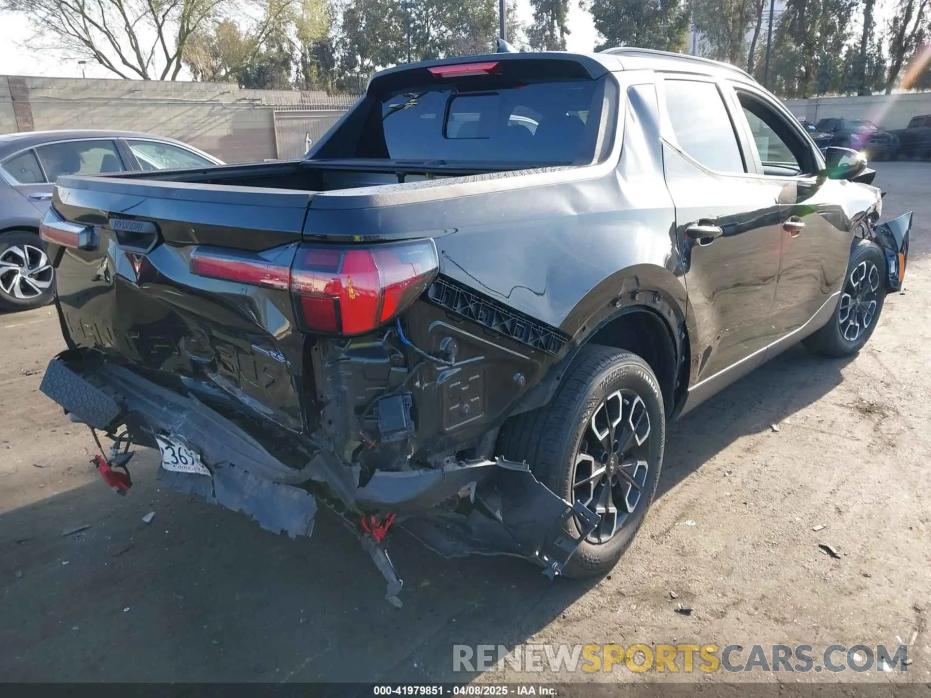 4 Photograph of a damaged car 5NTJDDAF9NH001923 HYUNDAI SANTA CRUZ 2022