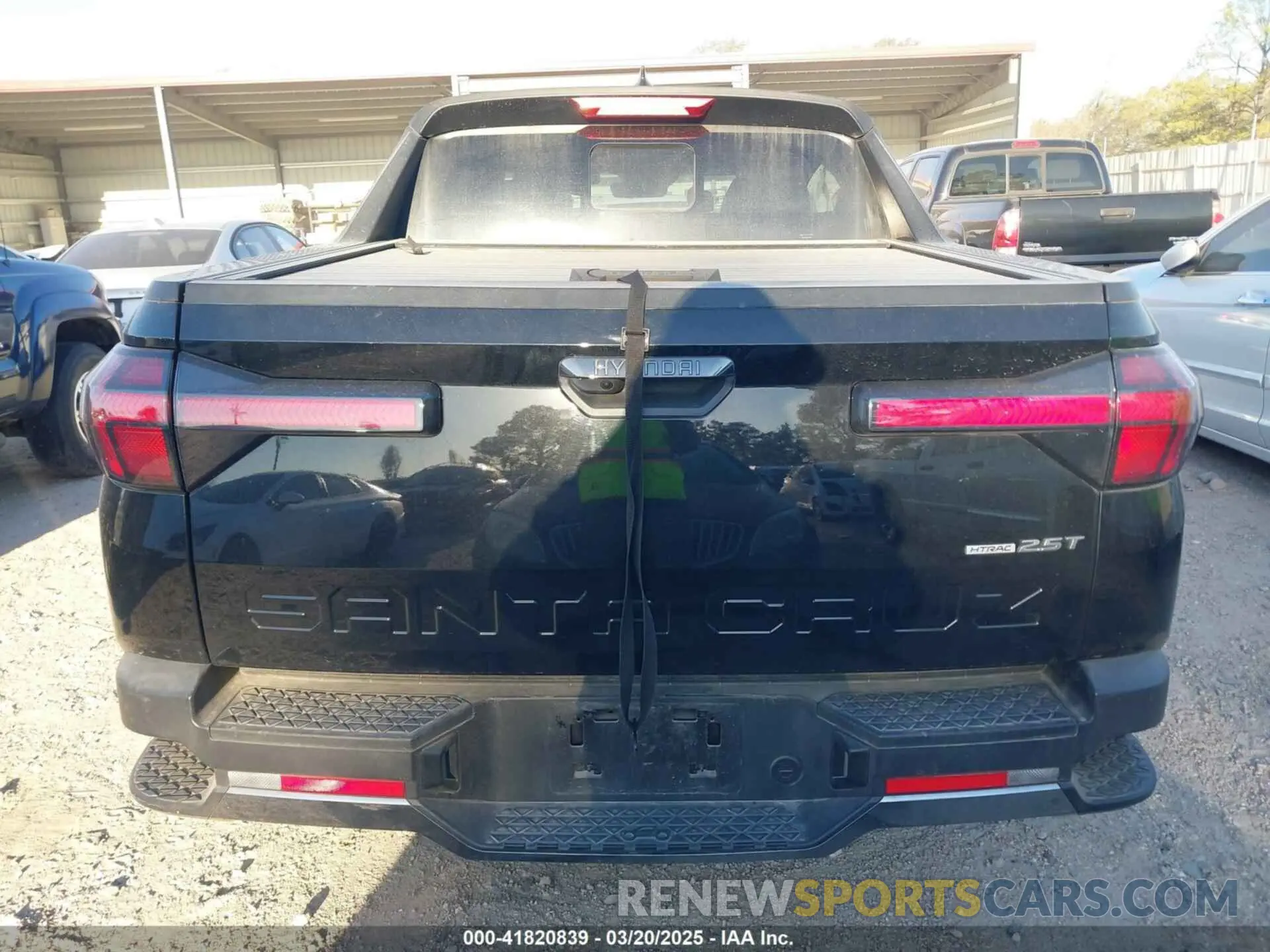 17 Photograph of a damaged car 5NTJEDAF0NH017411 HYUNDAI SANTA CRUZ 2022