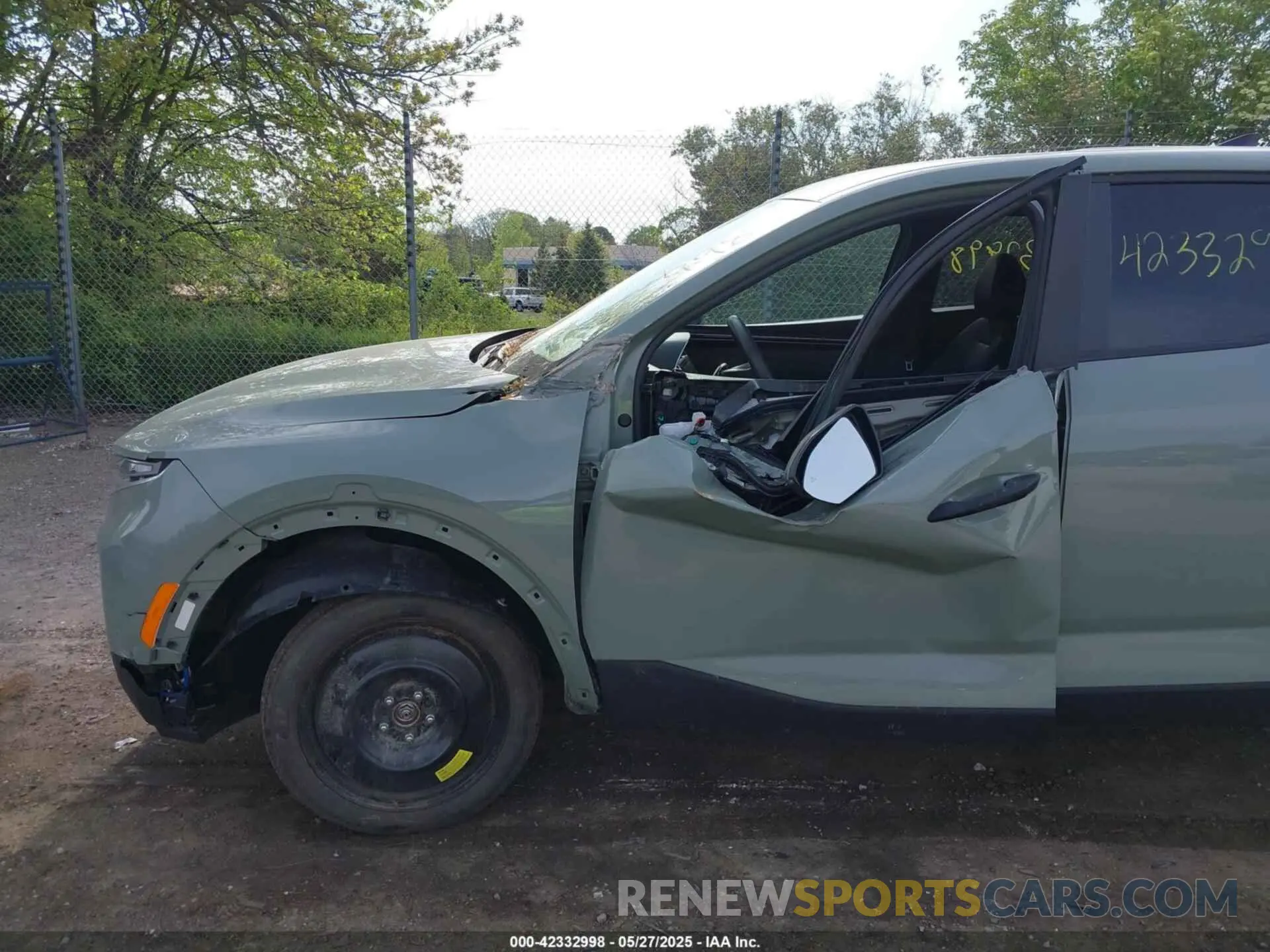 18 Photograph of a damaged car 5NTJBDAE9PH076525 HYUNDAI SANTA CRUZ 2023